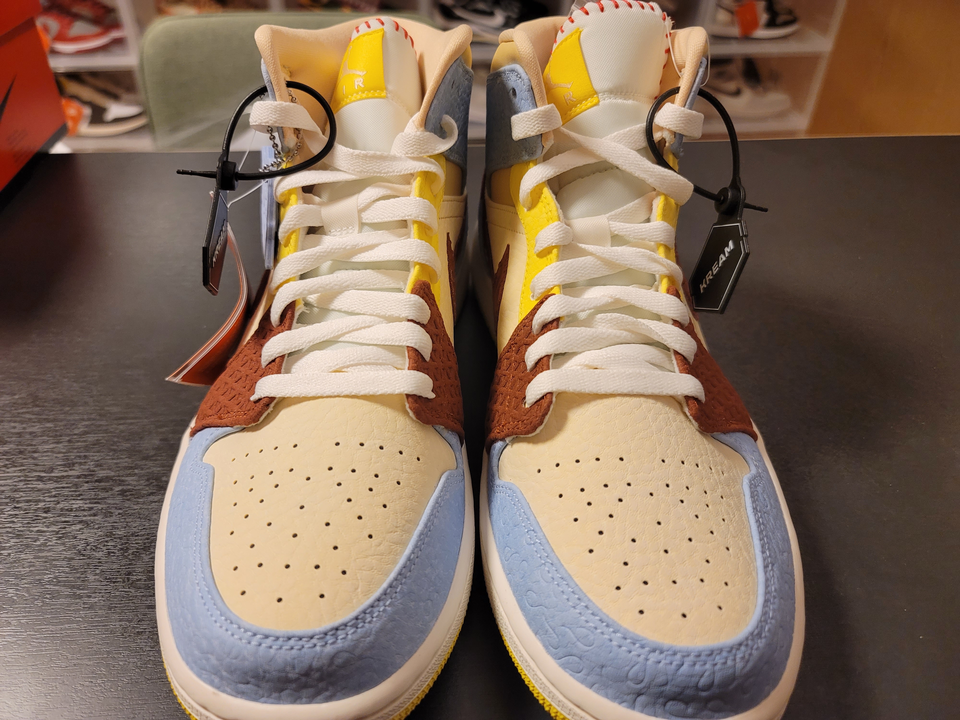 Jordan 1 x Maison Chateau Rouge Mid SE Fearless 착용 스타일 - 1