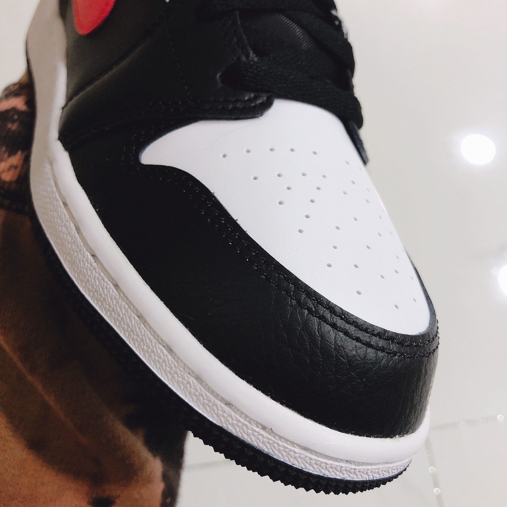 (GS) Jordan 1 Mid Black Chile Red 착용 스타일 - 3