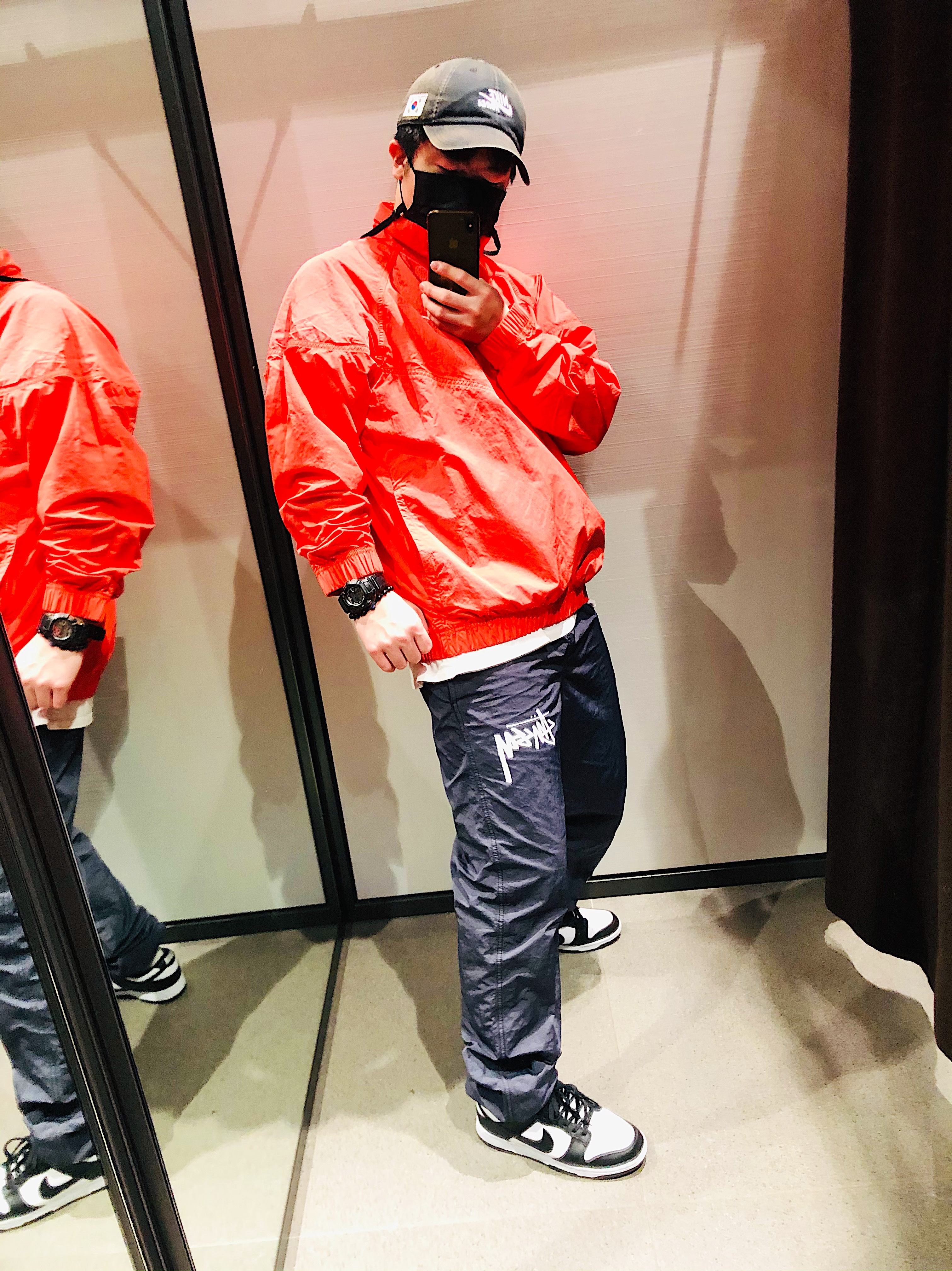 Nike x Stussy Windrunner Jacket Habanero Red, Nike x Stussy Beach Pants Off Noir 착용 스타일