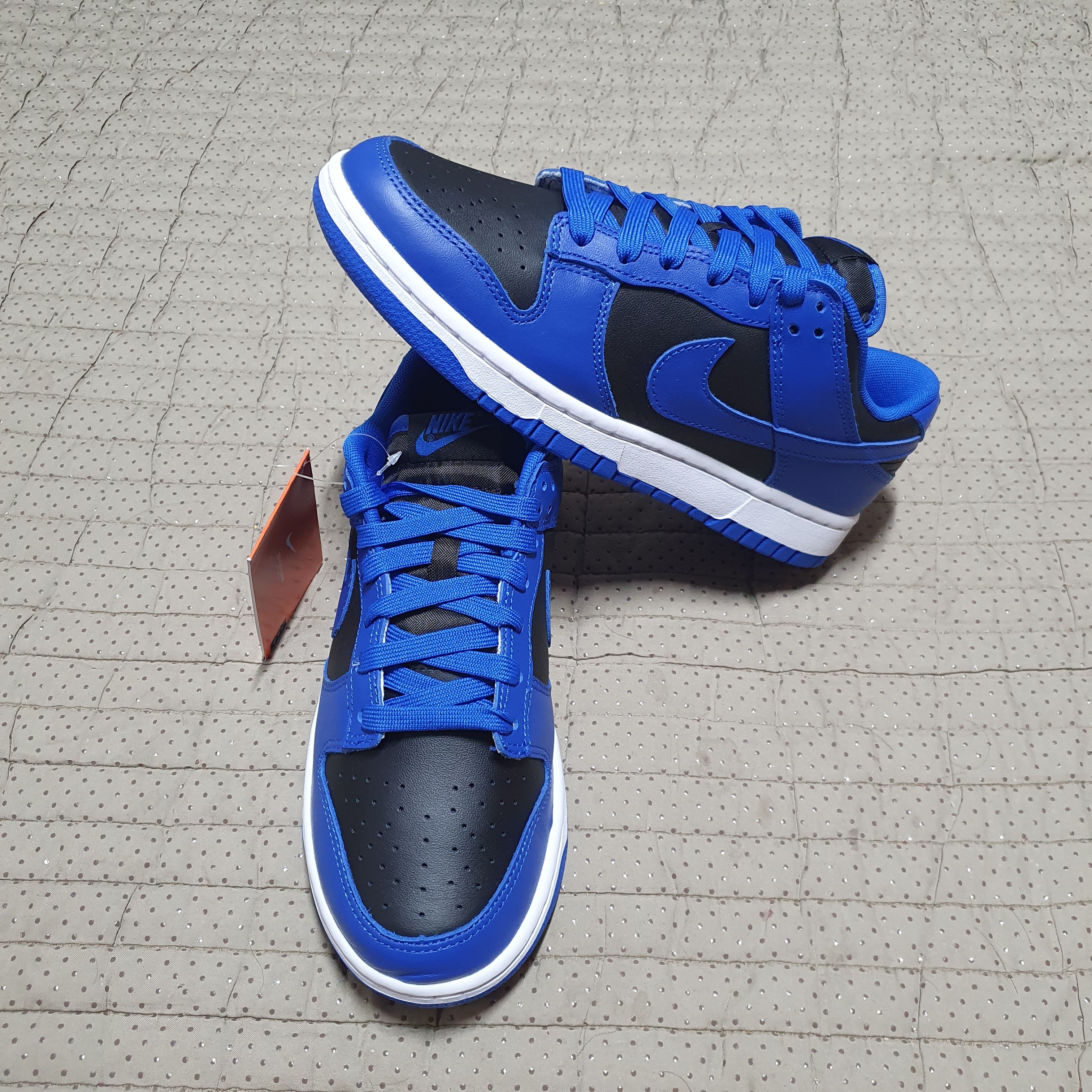 Nike Dunk Low Retro Hyper Cobalt 착용 스타일 - 2