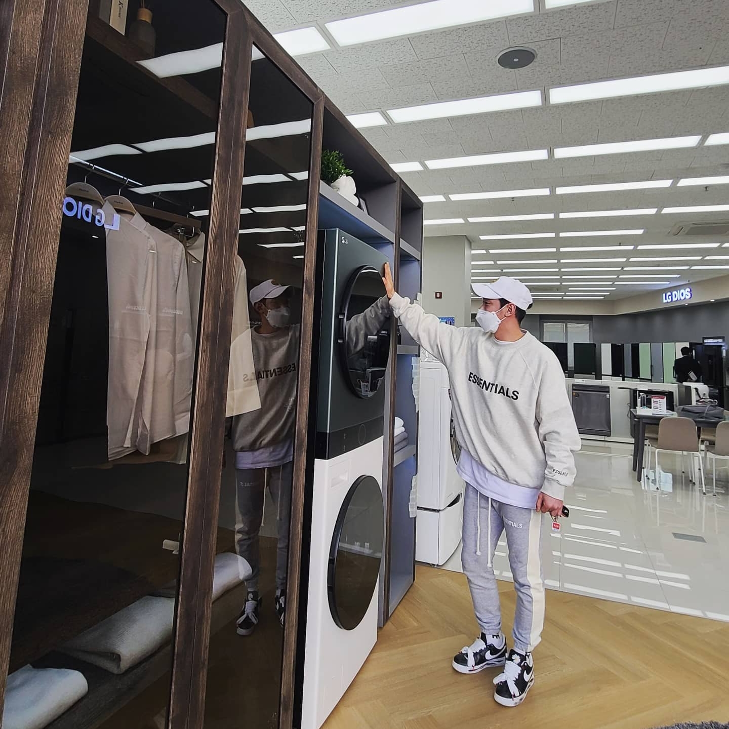 Nike x Peaceminusone Air Force 1 Low Para-Noise 착용 스타일
