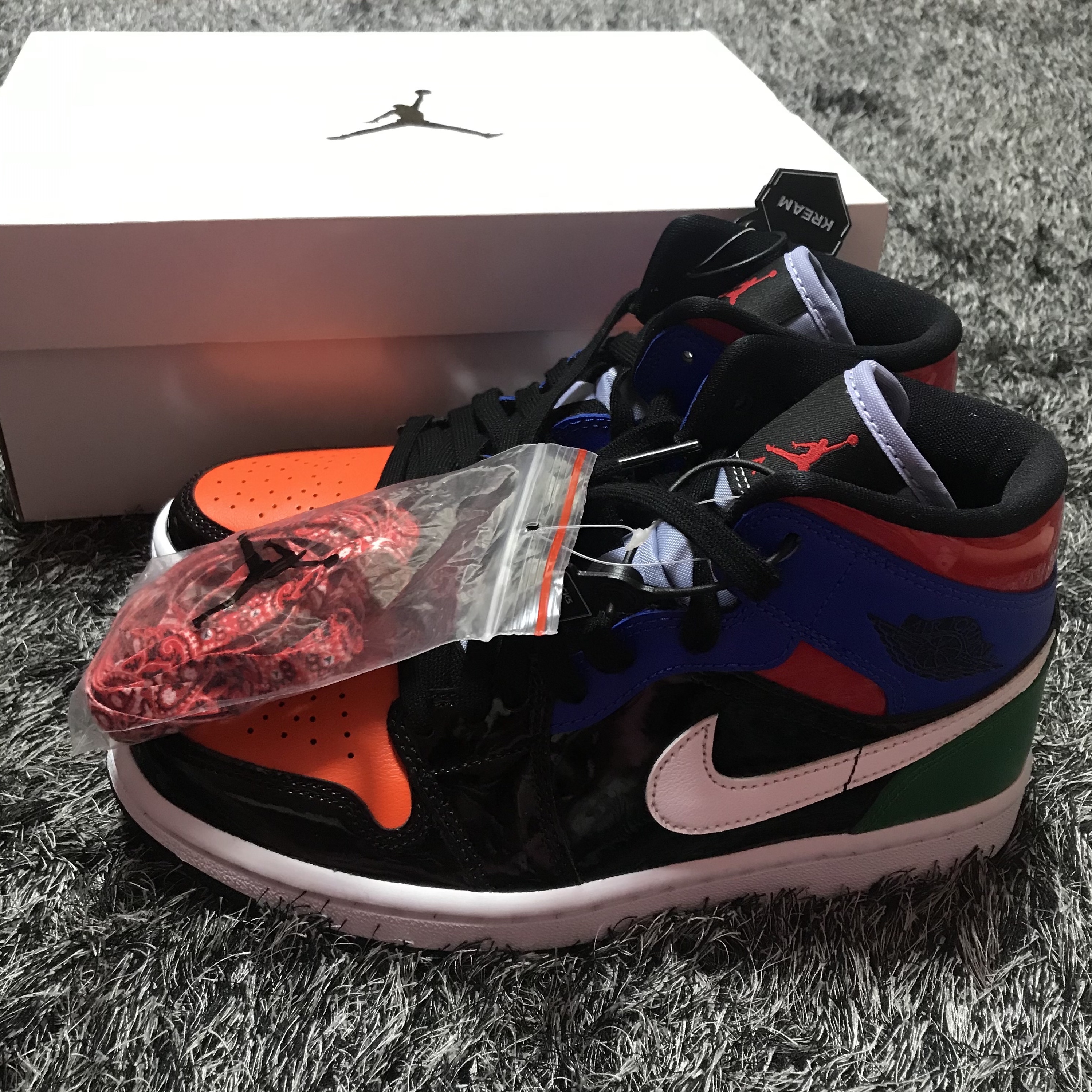 (W) Jordan 1 Mid SE Patent Blend 착용 스타일 - 2