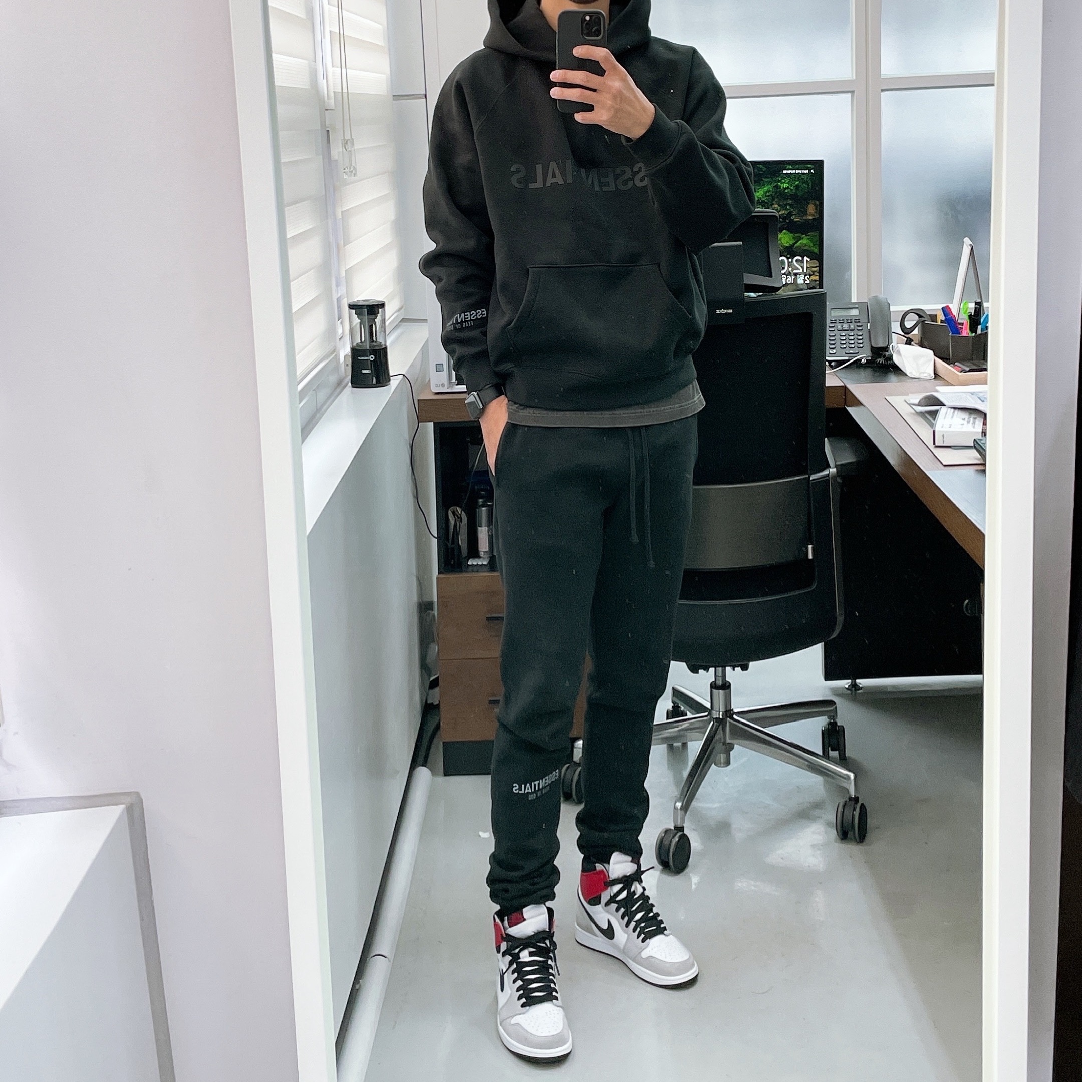 Essentials 3D Silicon Applique Pullover Hoodie Dark Slate/Black 2020, Essentials Sweatpants Dark Slate/Black 2020 착용 스타일