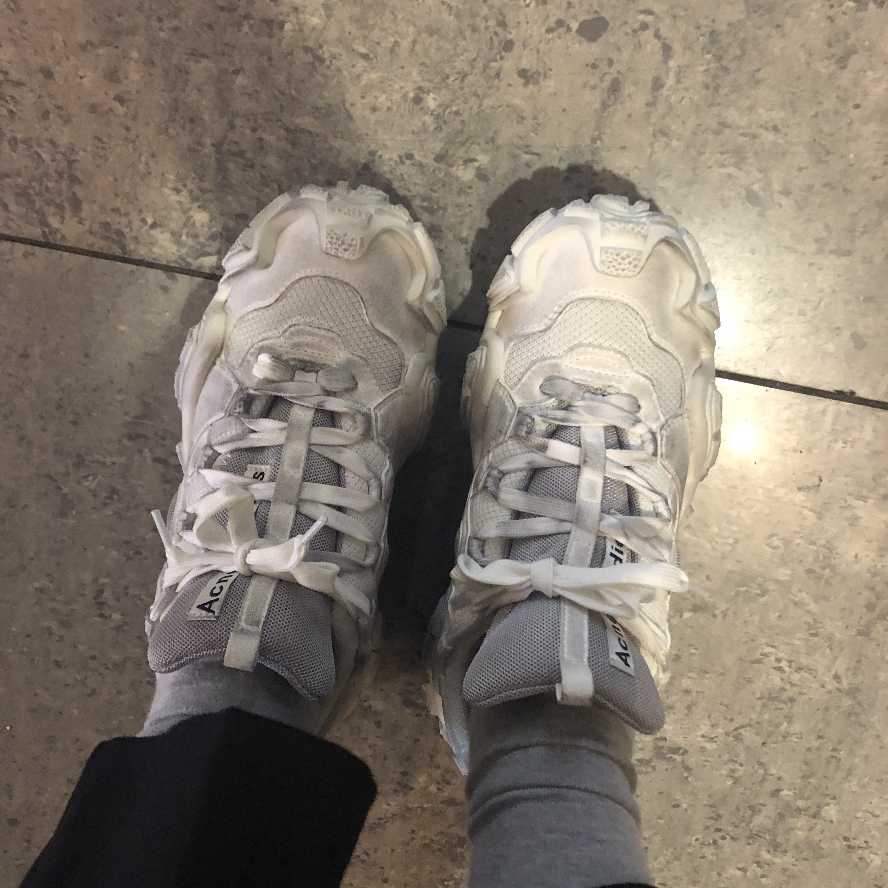 Acne Studios Bolzter Tumbled Sneakers White - 20FW 착용 스타일 - 2
