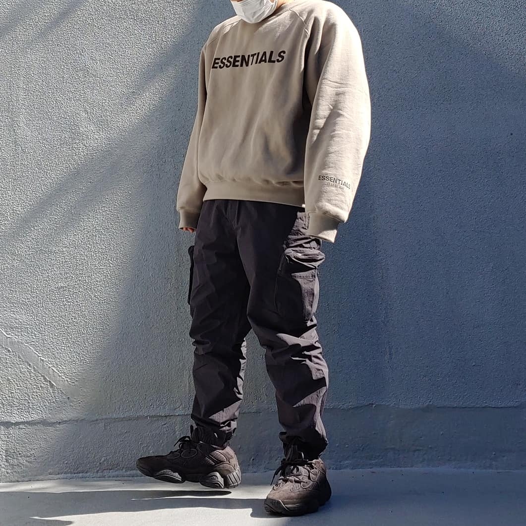 Adidas Yeezy 500 Utility Black 2018/2020, Essentials 3D Silicon Applique Crewneck Moss - 20FW 착용 스타일