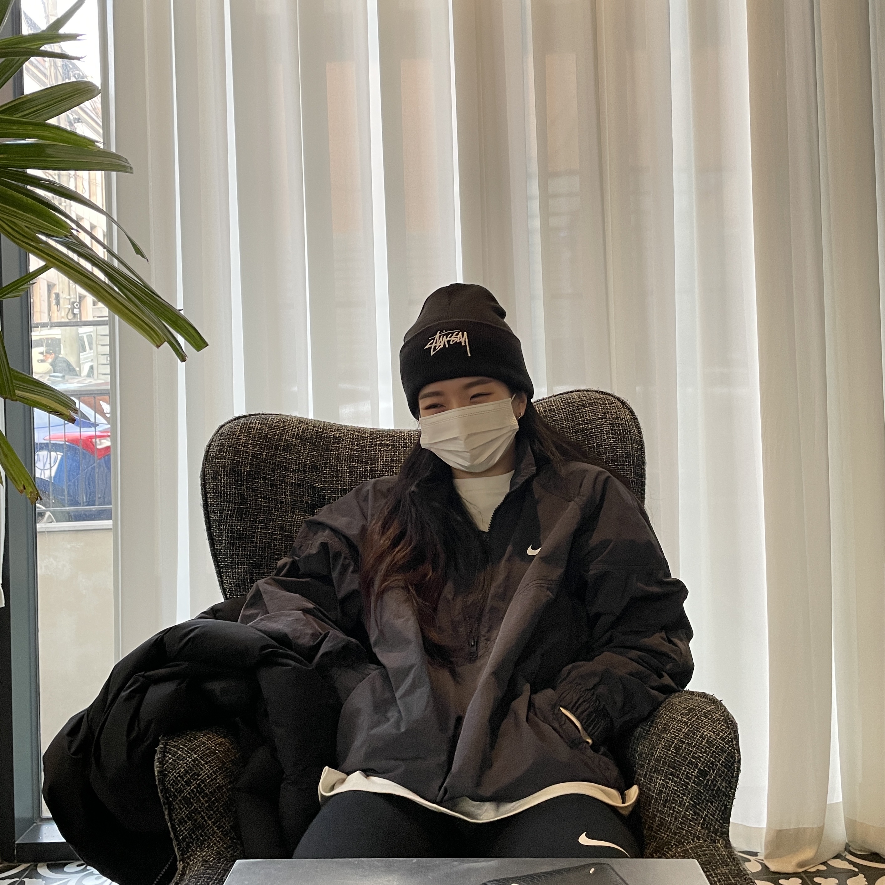 Nike x Stussy Windrunner Jacket Off Noir, Nike x Stussy Cuff Beanie Black 착용 스타일