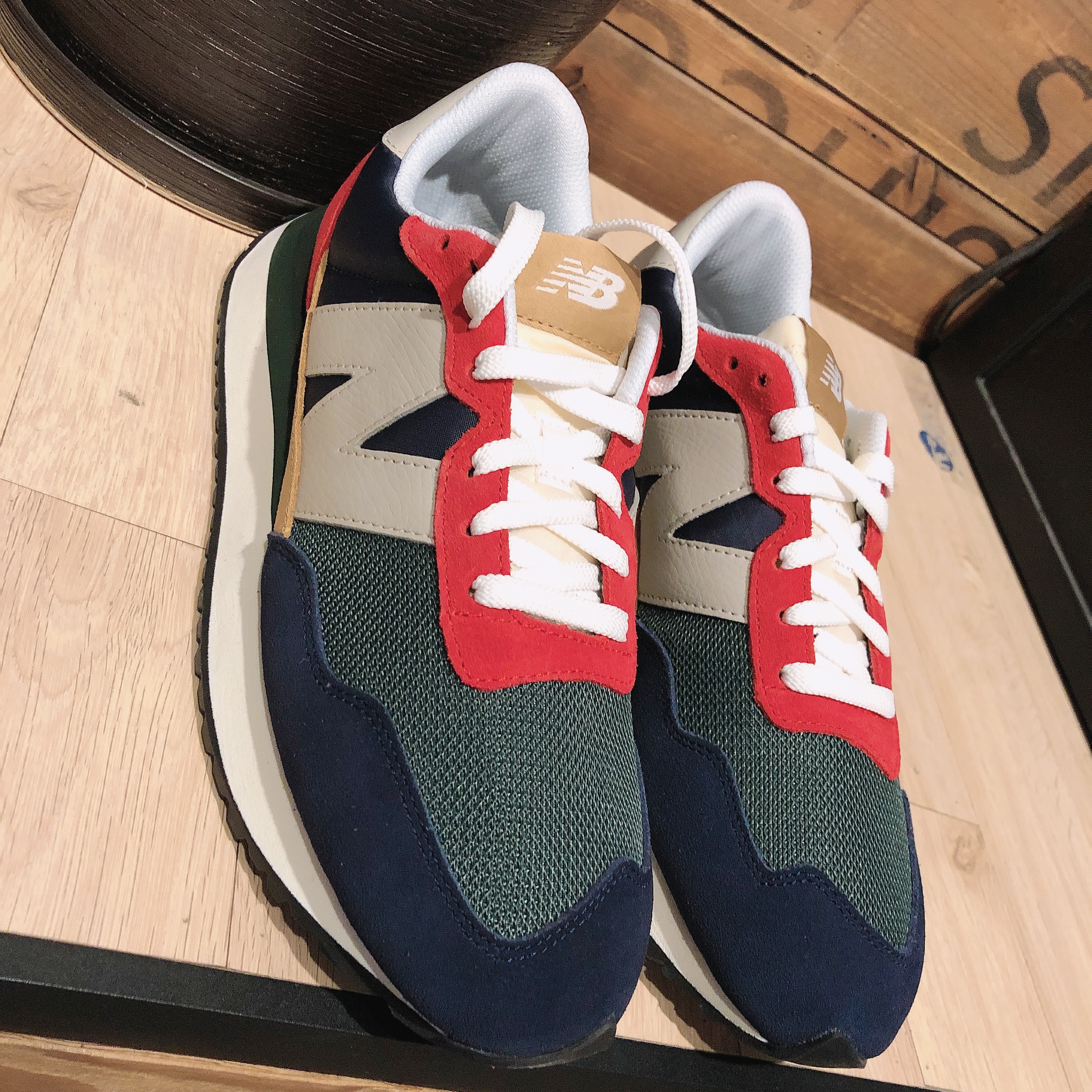 New Balance 237 Team Red 착용 스타일 - 4