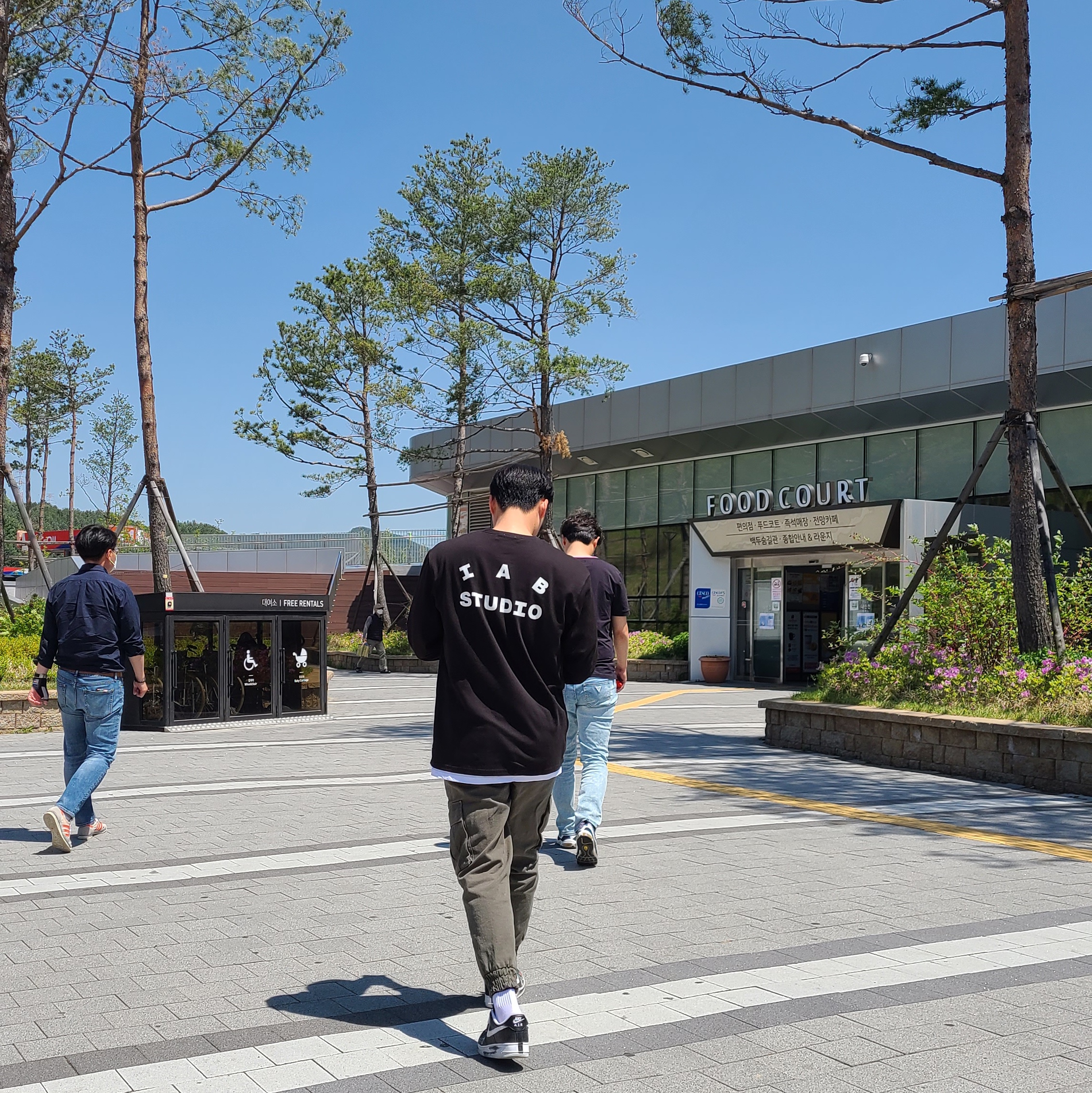 IAB Studio Long Sleeve Light Gray, Nike x Peaceminusone Air Force 1 Low Para-Noise 착용 스타일