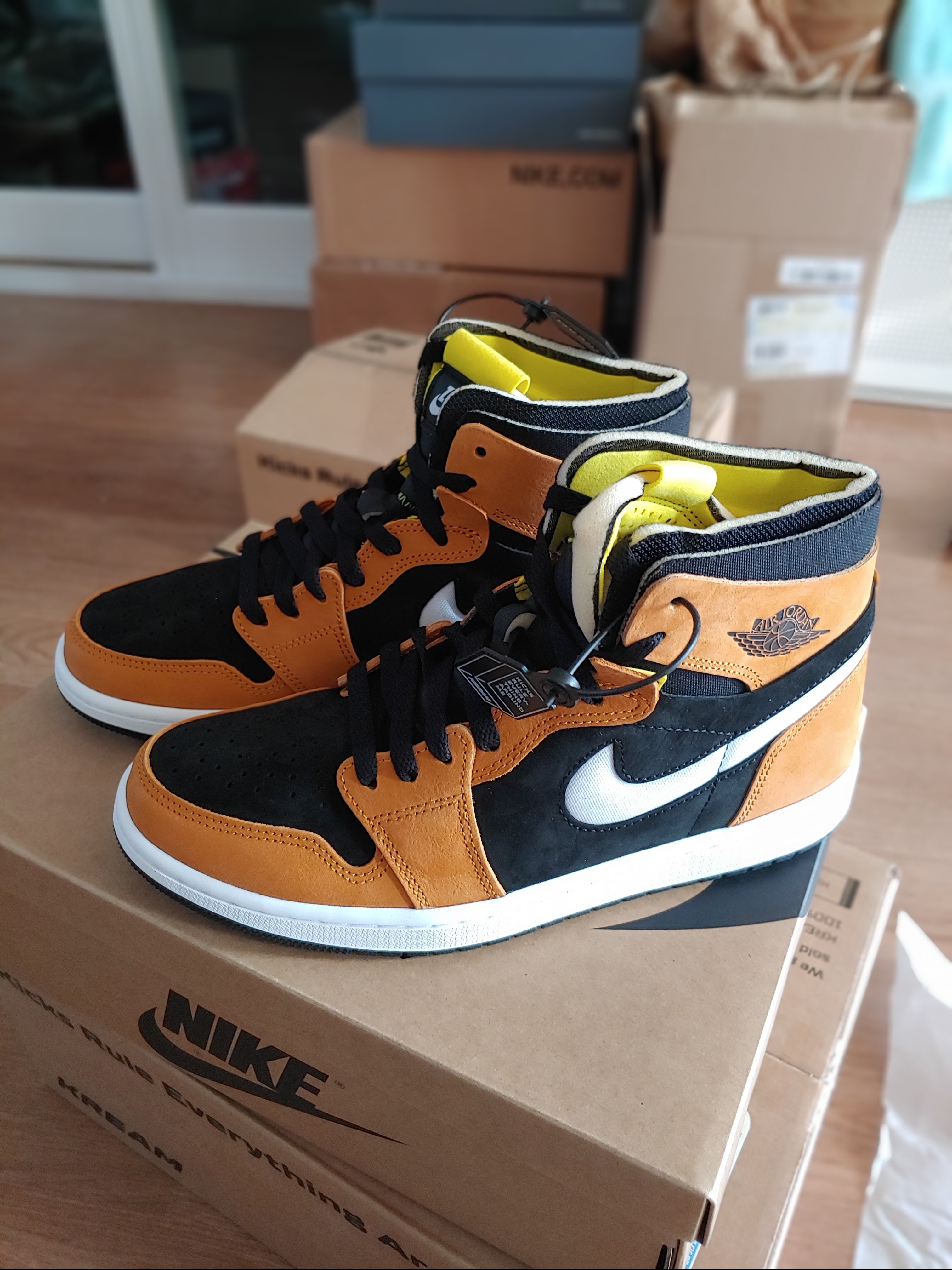 Jordan 1 Zoom Air CMFT Monarch Orange 착용 스타일 - 2