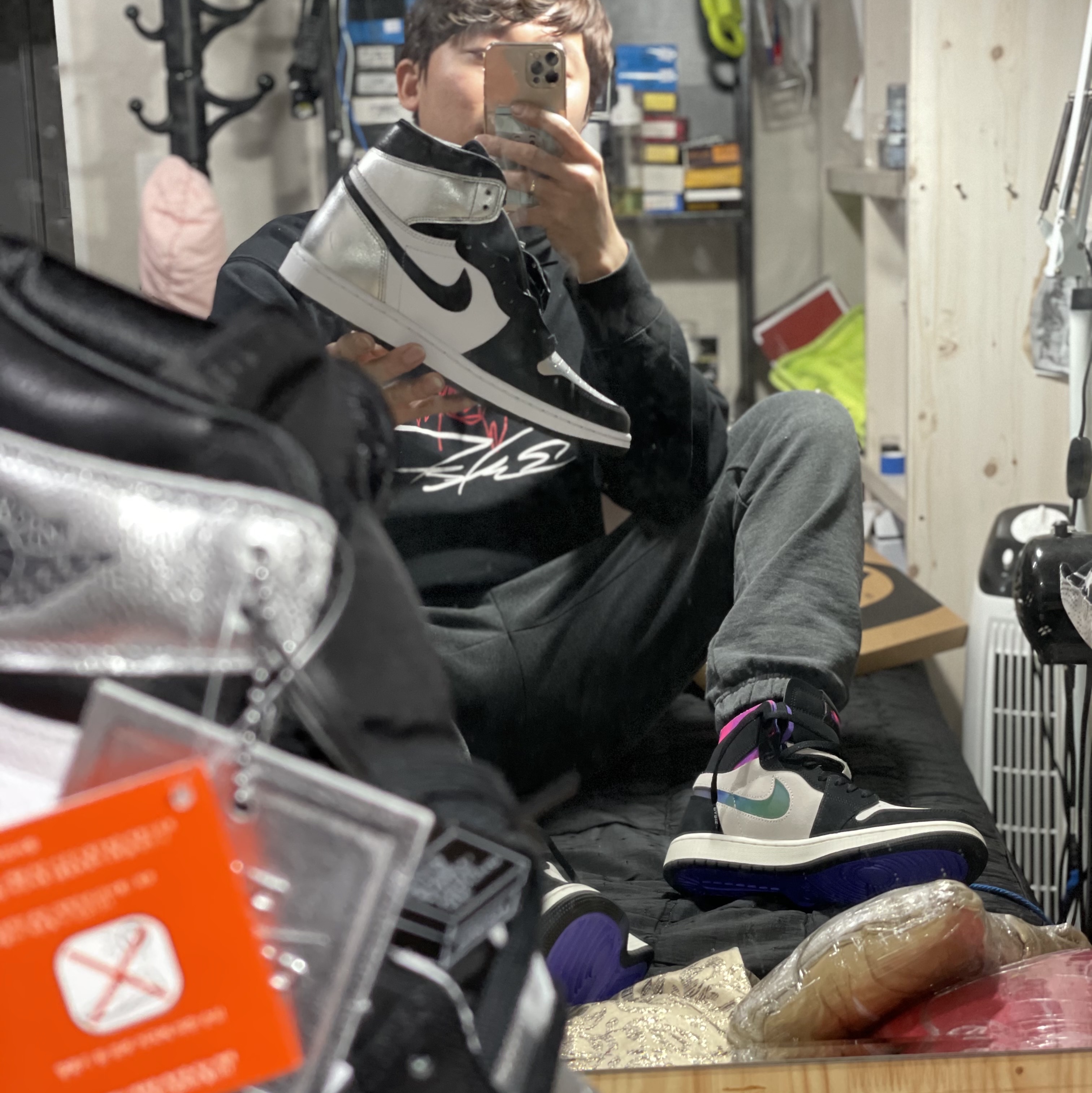 Jordan 1 x Paris Saint-Germain Zoom Air CMFT, (W) Jordan 1 Retro High OG Silver Toe 착용 스타일