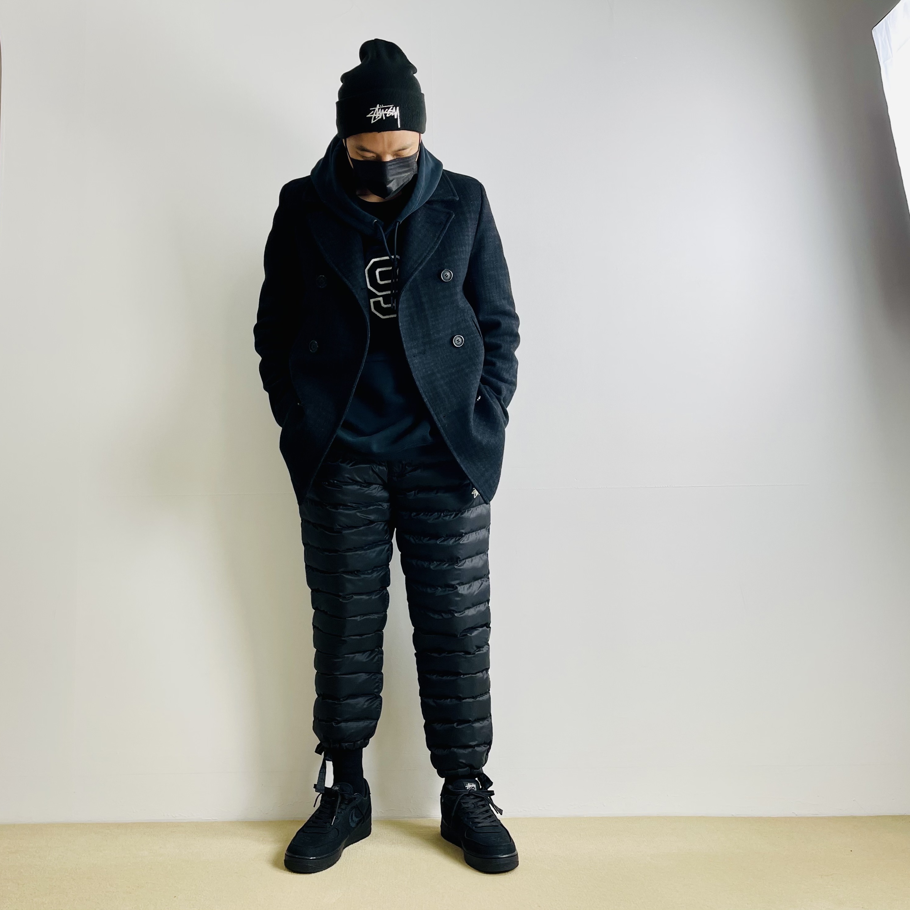 Nike x Stussy Air Force 1 Low Triple Black, Nike x Stussy Cuff Beanie Black 착용 스타일 - 2