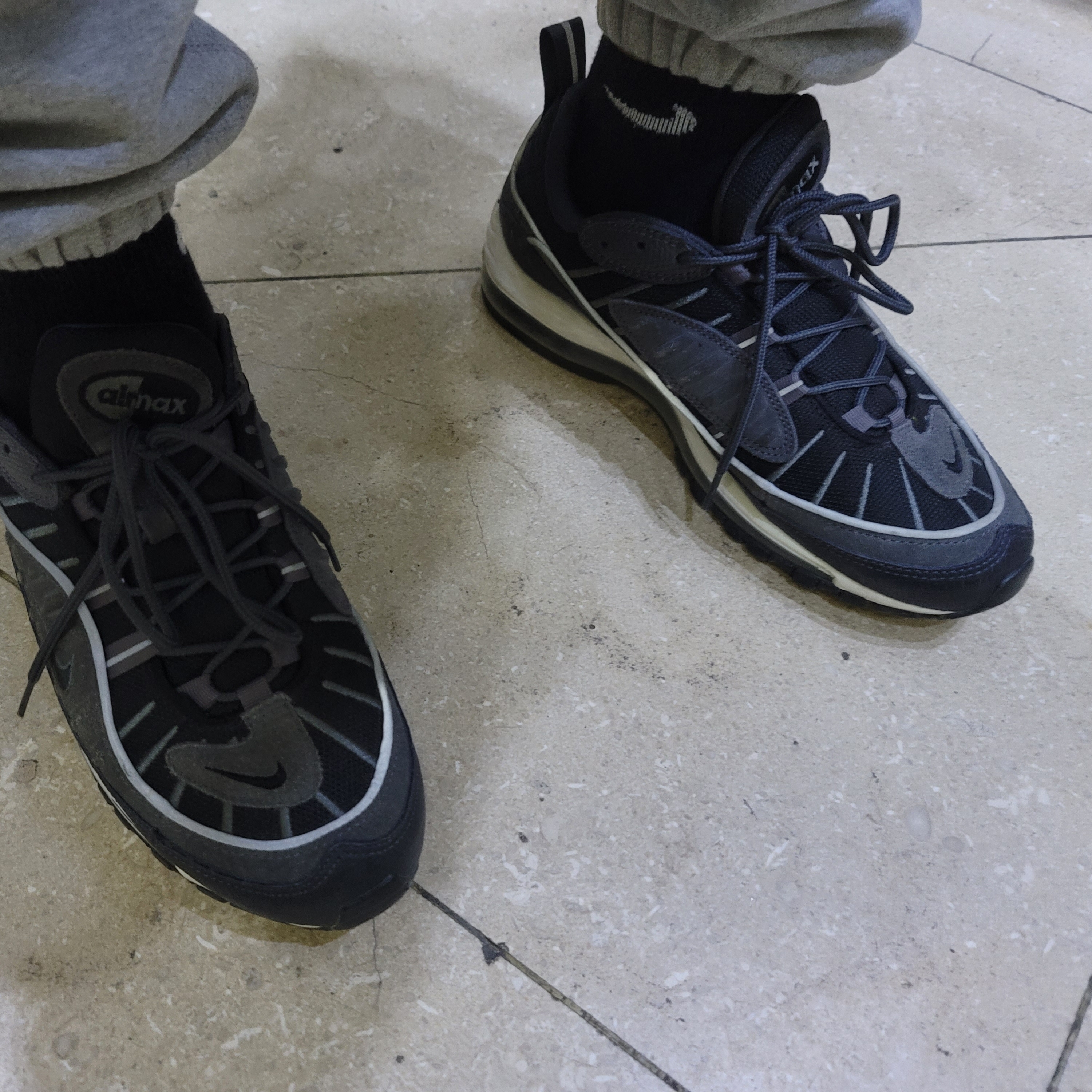 Nike Air Max 98 Black Anthracite 착용 스타일 - 2