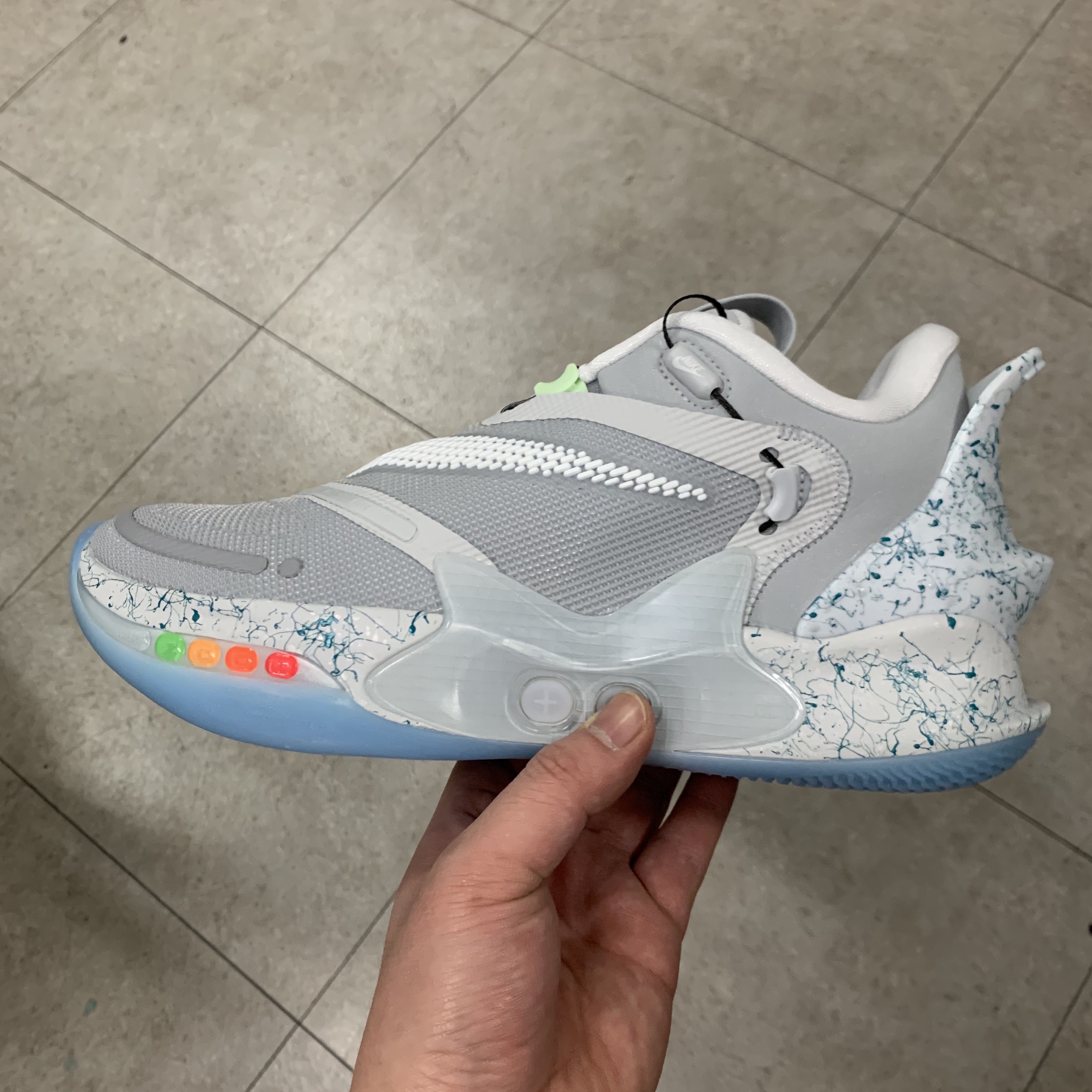 Nike Adapt BB 2.0 Mag (KR Charger) 착용 스타일 - 1