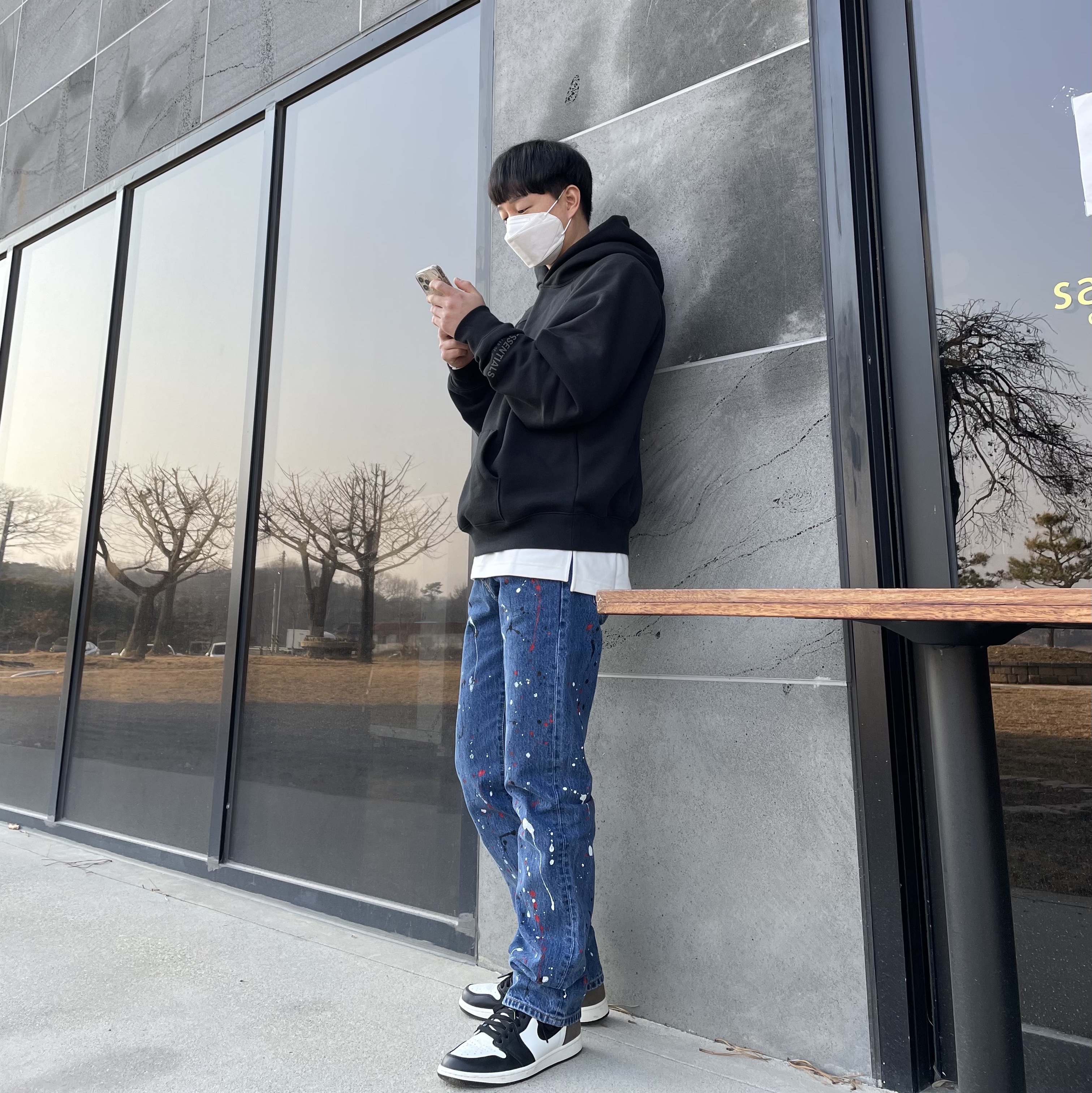 Jordan 1 Retro High OG Black Mocha, Essentials 3D Silicon Applique Pullover Hoodie Dark Slate/Black 2020 착용 스타일