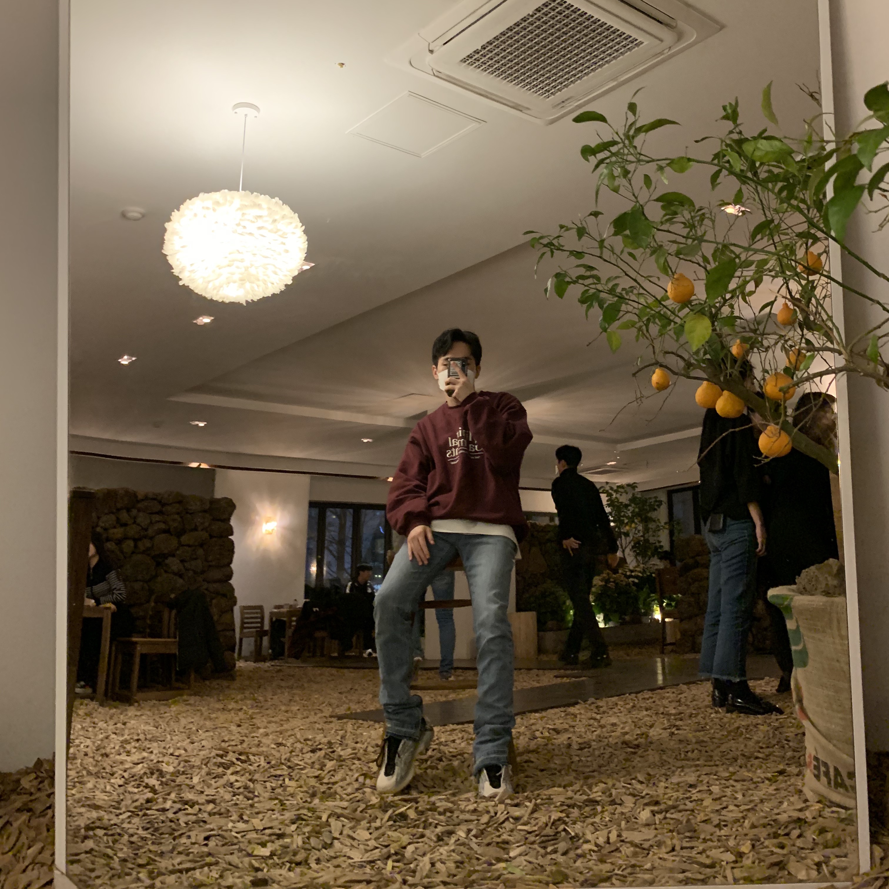 Adidas Yeezy QNTM Lifestyle 착용 스타일