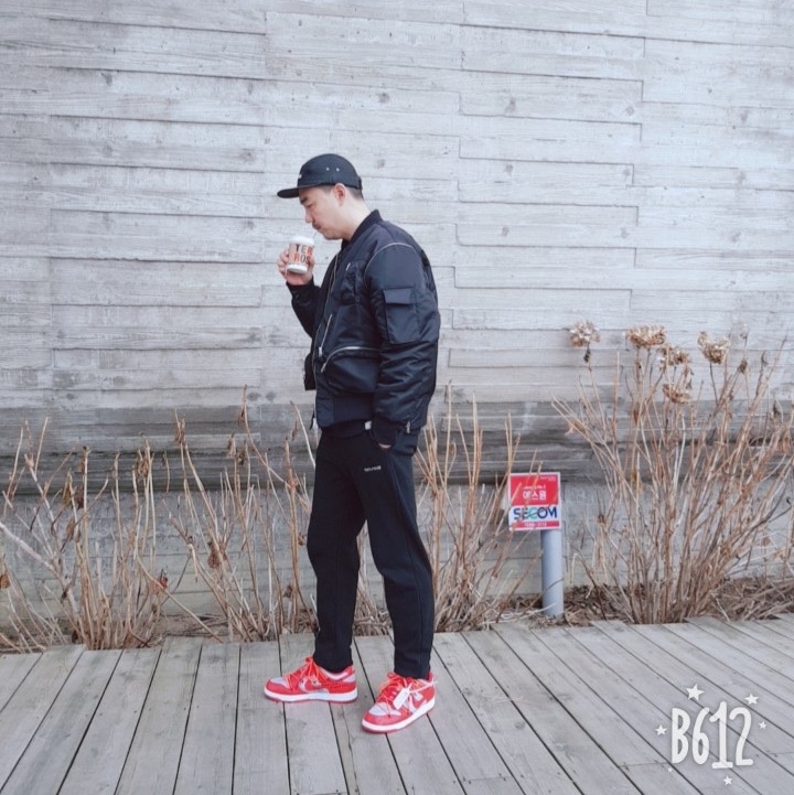 Nike x Off-White Dunk Low University Red 착용 스타일 - 2