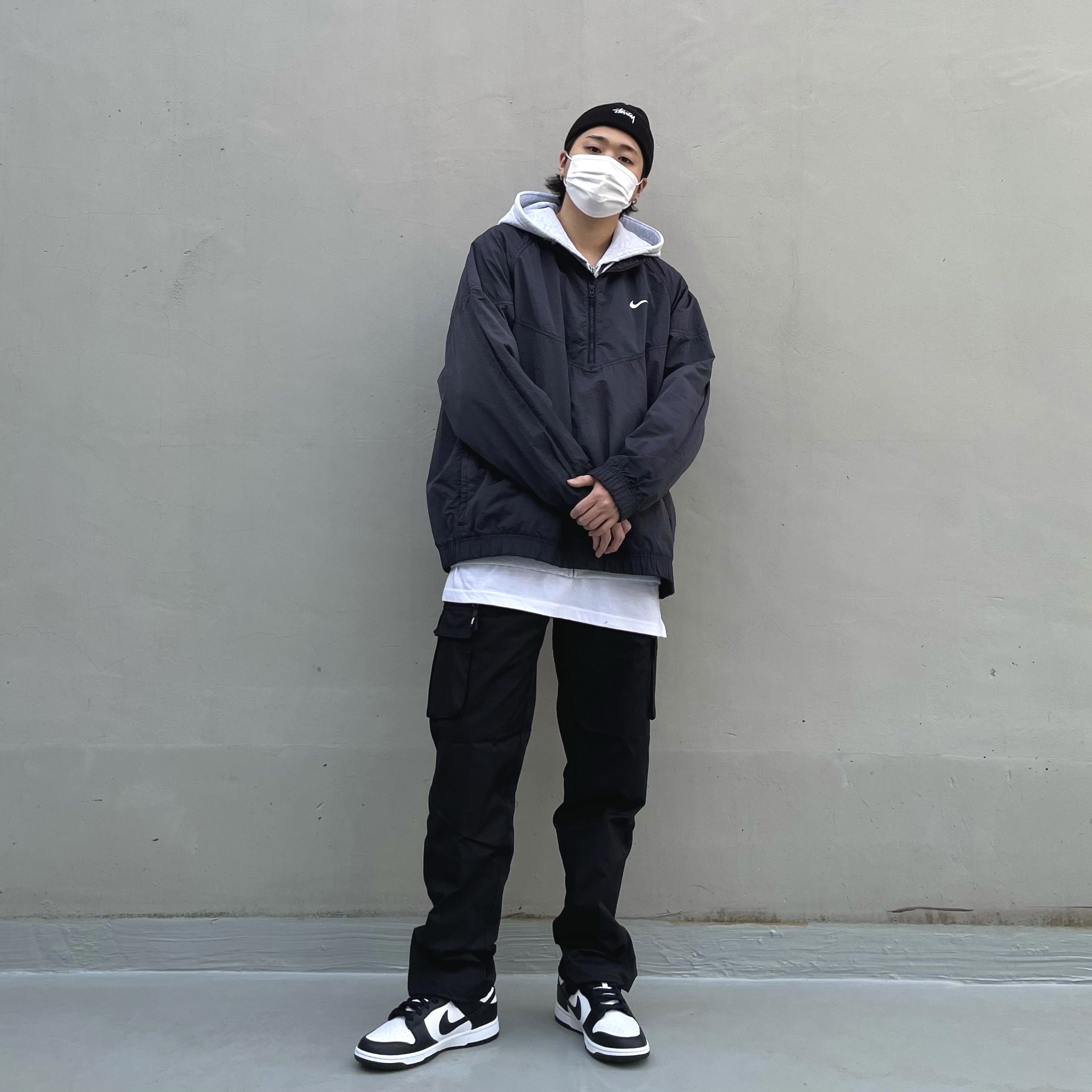 Nike x Stussy Windrunner Jacket Off Noir, Nike Dunk Low Retro Black 착용 스타일 - 1