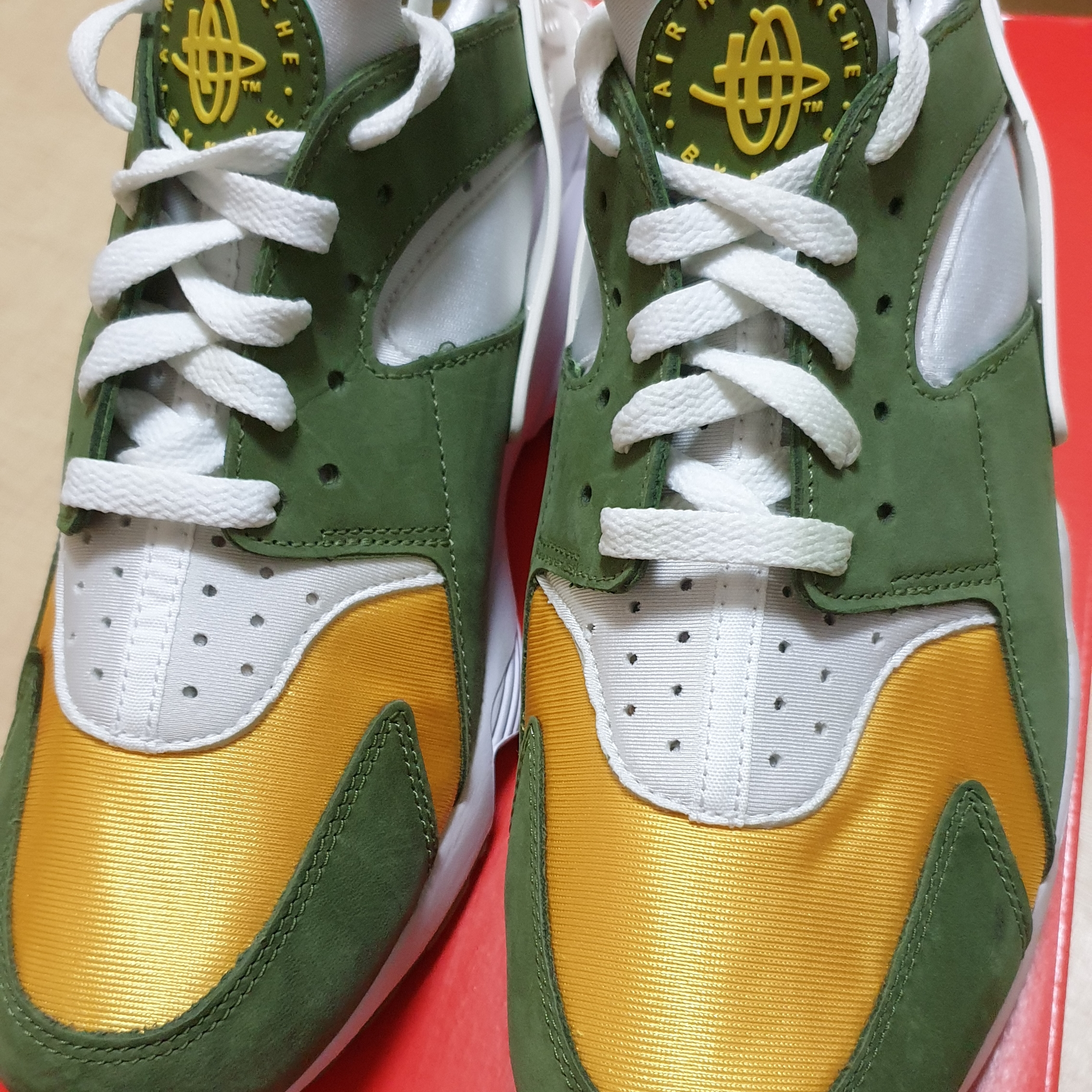 Nike x Stussy Air Huarache LE Dark Olive 착용 스타일 - 2