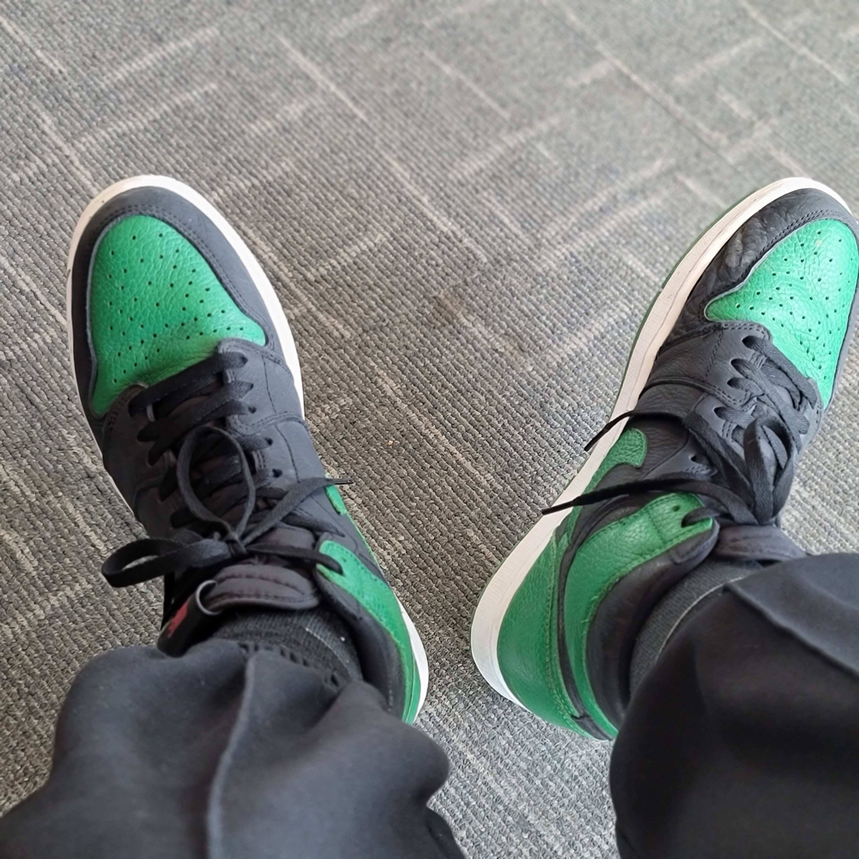 Jordan 1 Retro High OG Pine Green Black 착용 스타일