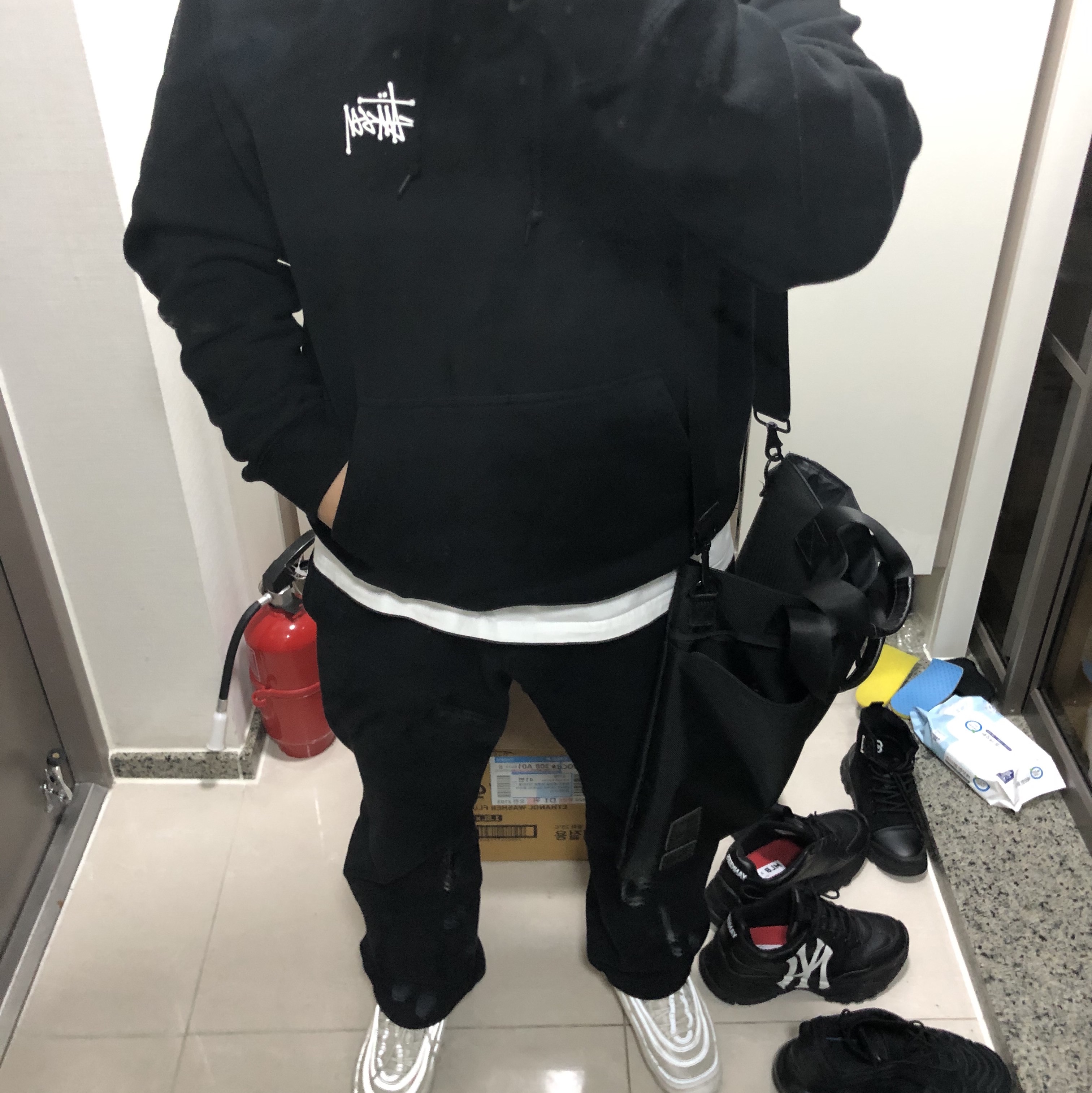 Nike Air Max 97 Triple White Wolf Grey 착용 스타일 - 1