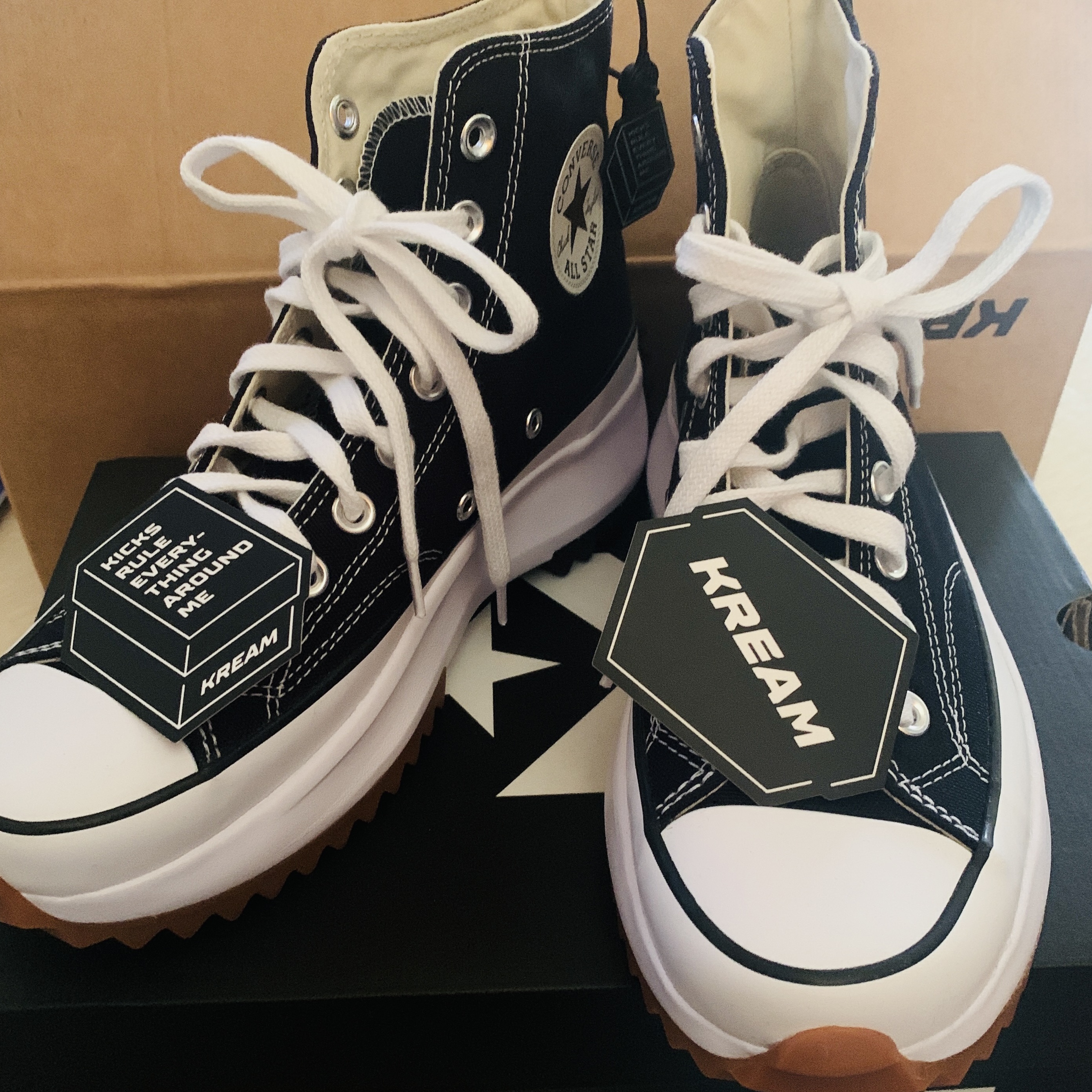 Converse Run Star Hike Hi Black White Gum 착용 스타일 - 1