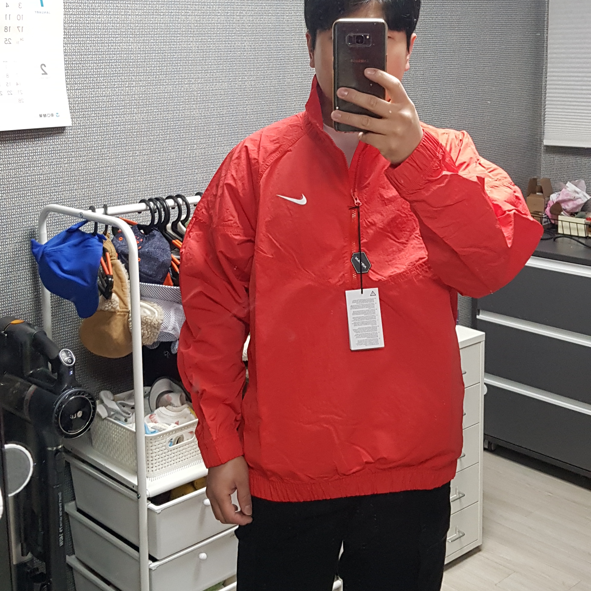 Nike x Stussy Windrunner Jacket Habanero Red 착용 스타일
