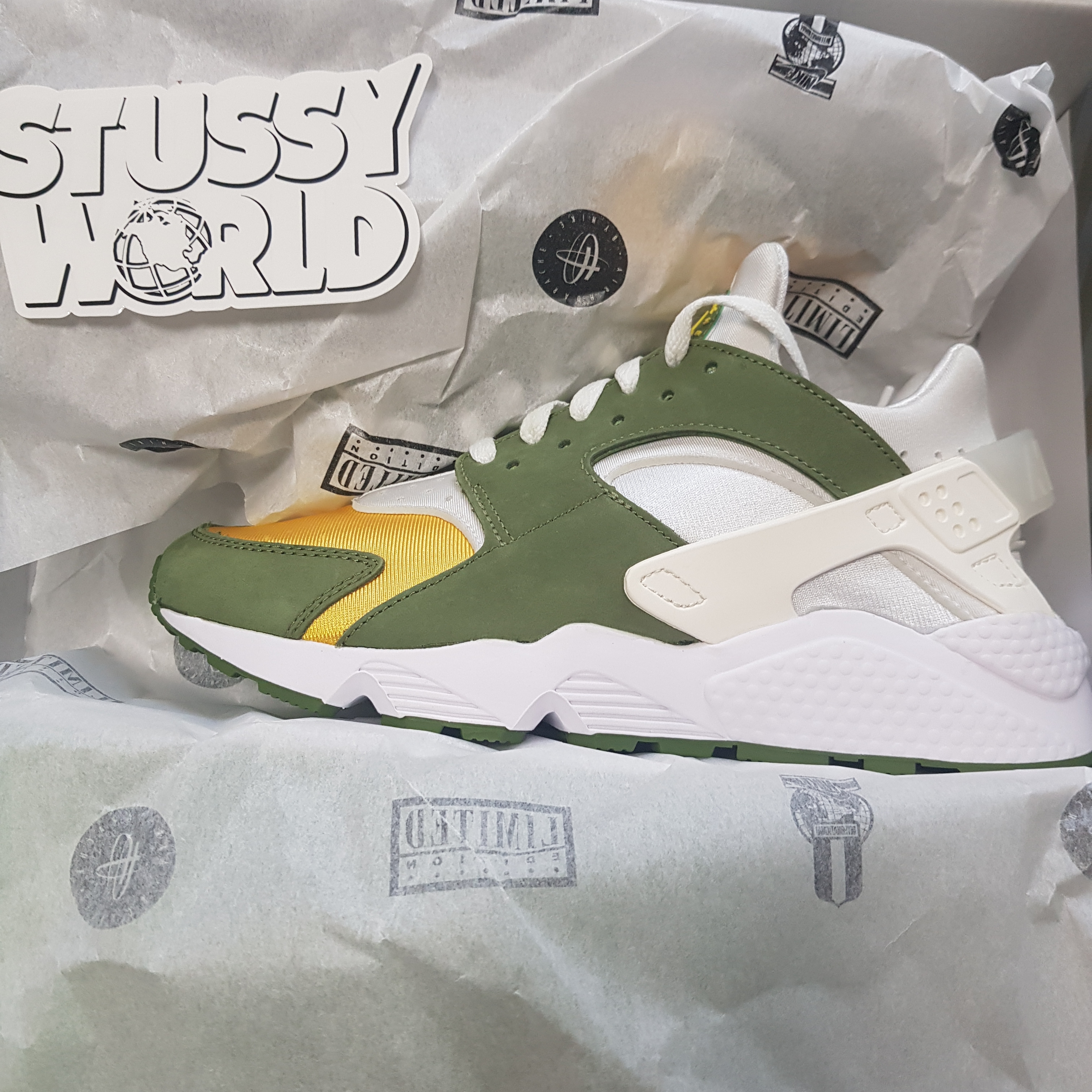 Nike x Stussy Air Huarache LE Dark Olive 착용 스타일 - 2