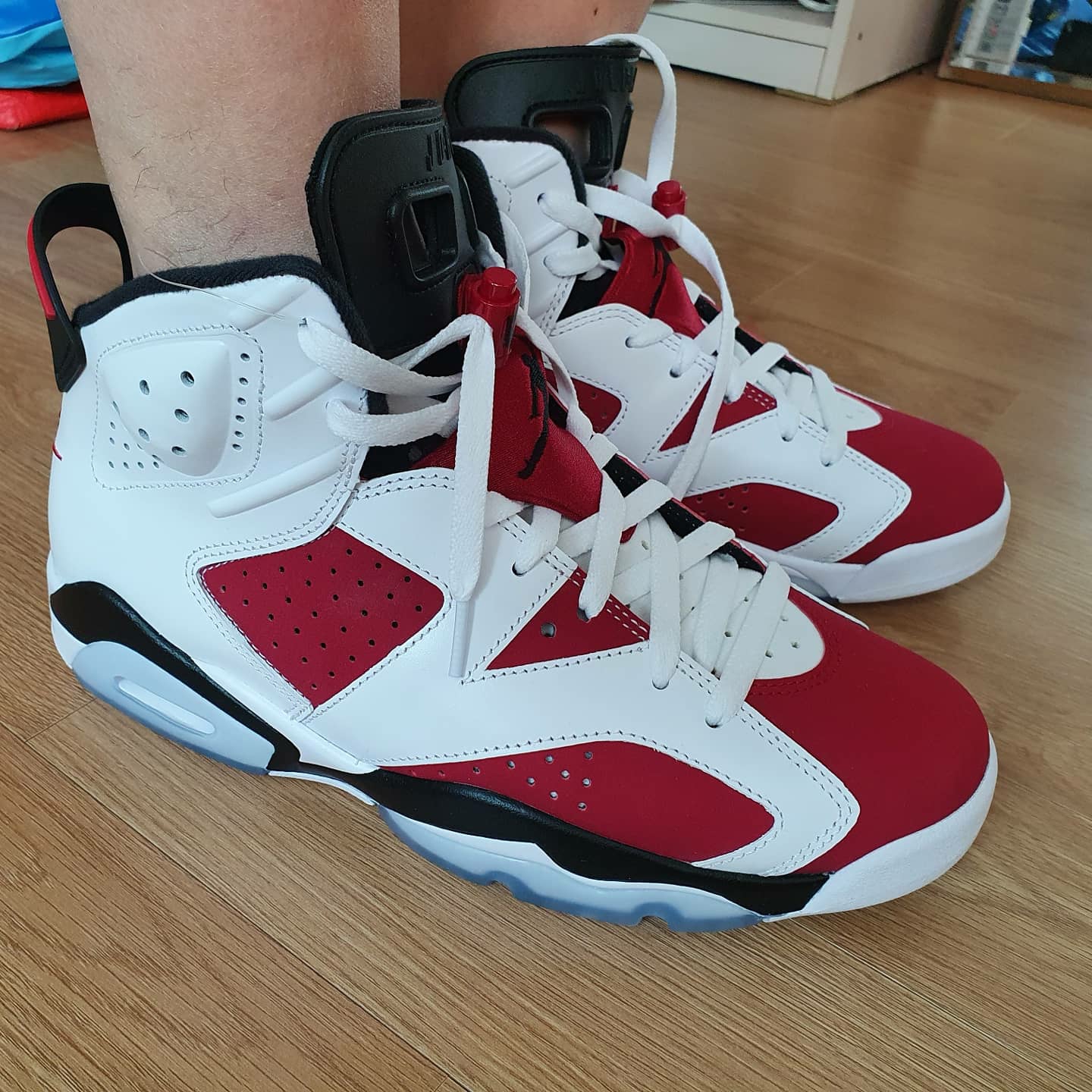 Jordan 6 Retro Carmine 2021 착용 스타일 - 1