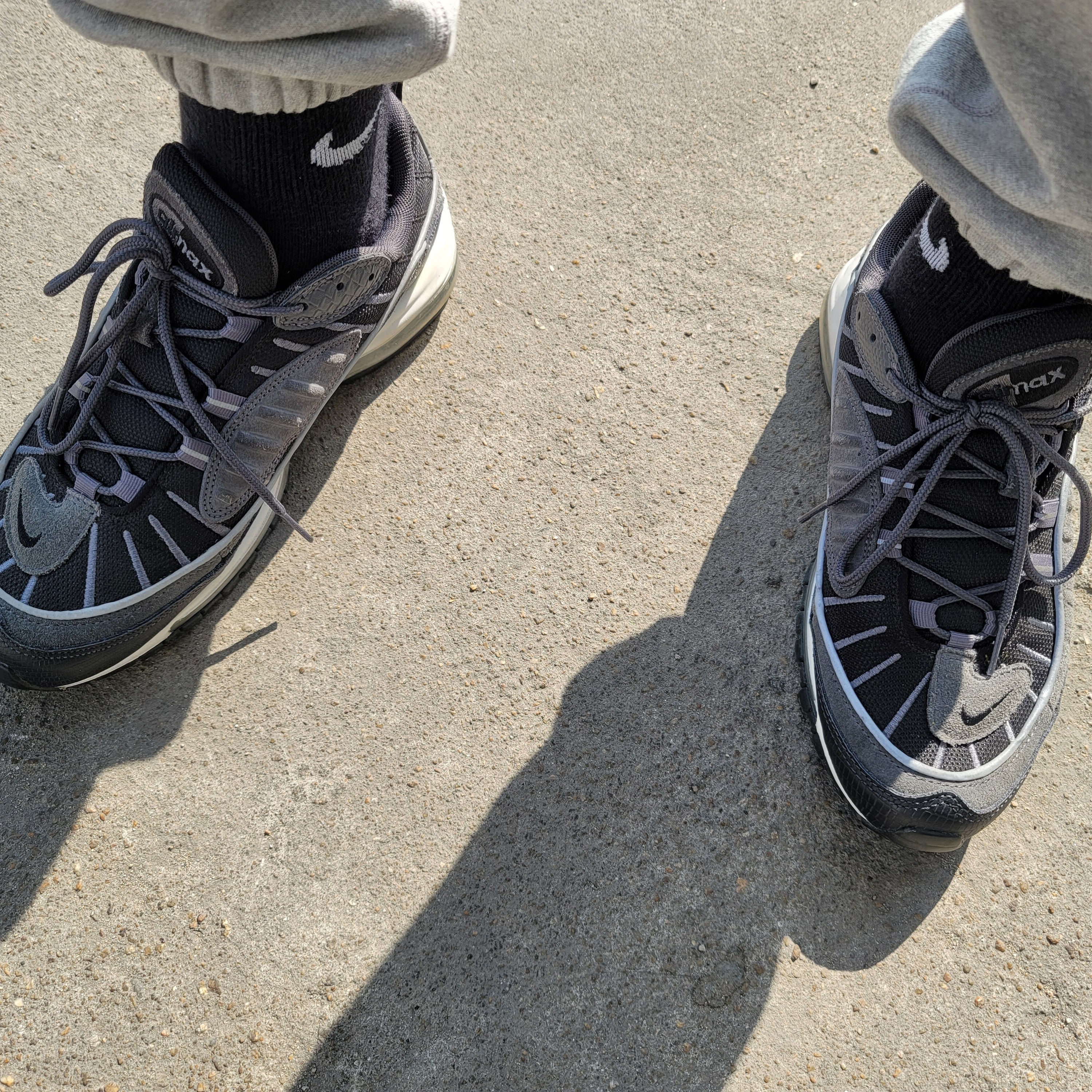 Nike Air Max 98 Black Anthracite 착용 스타일 - 1