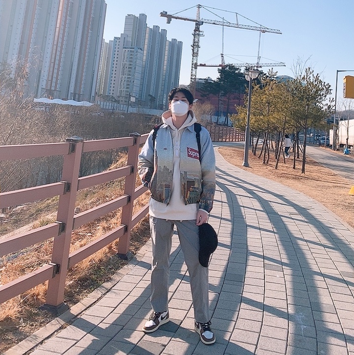 Supreme Aerial Tapestry Harrington Jacket - 20FW, Jordan 1 x Travis Scott Retro High OG SP Mocha 착용 스타일