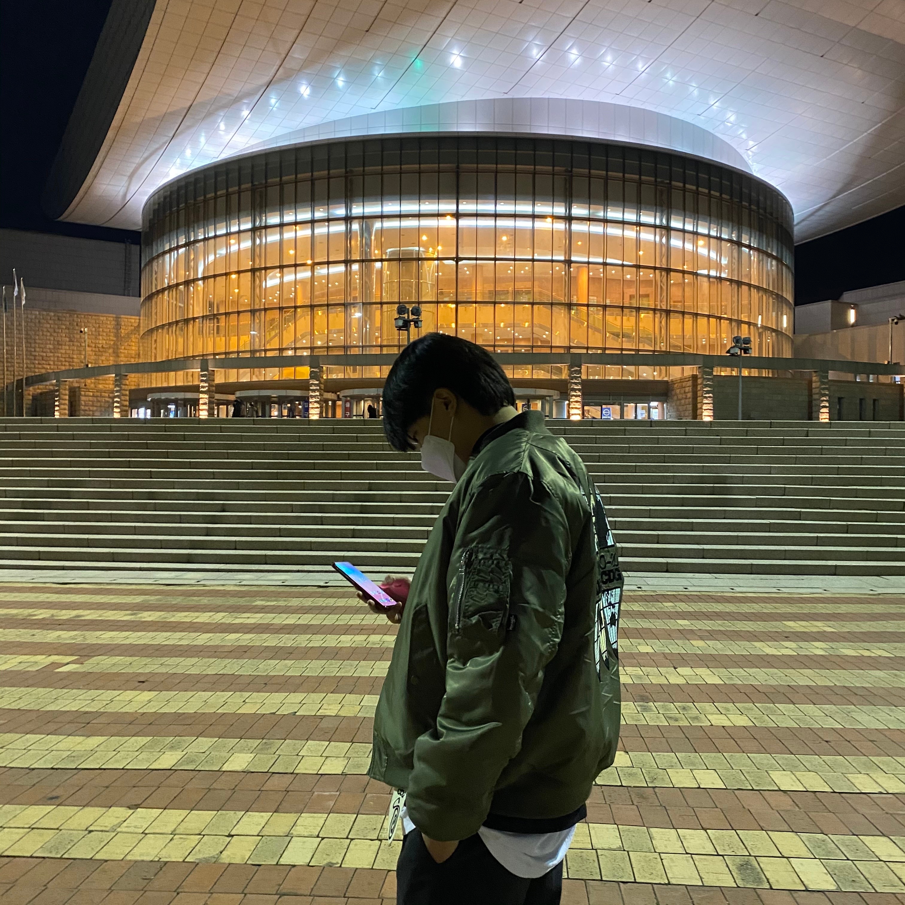 (W) Jordan 4 x Off-White Retro SP Sail, Nike x Stussy WT T-Shirt Black - Asia 착용 스타일 - 2