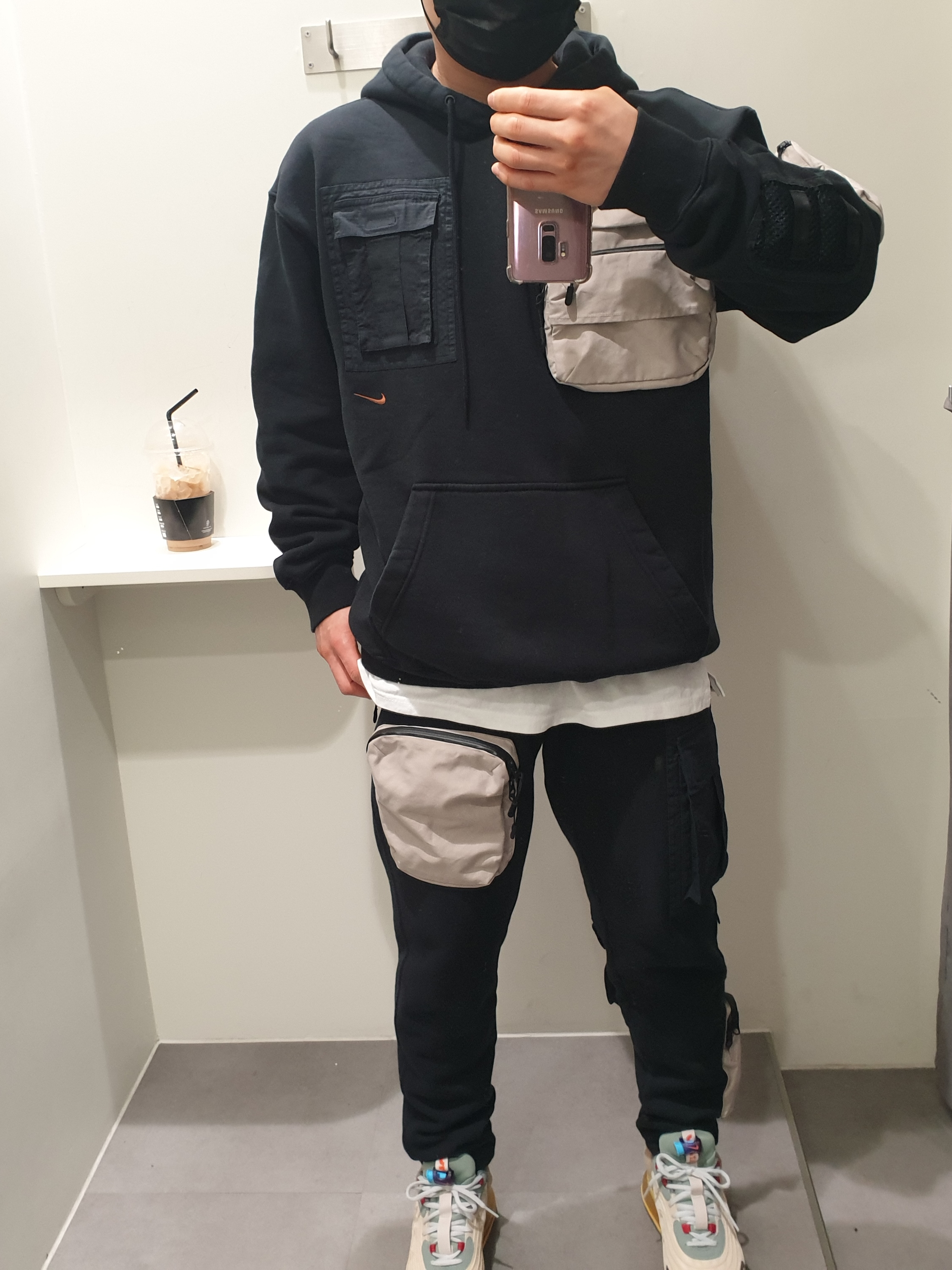 Nike x Travis Scott NRG AG Utility Hoodie Black, Nike x Travis Scott NRG AG Utility Sweatpants Black 착용 스타일