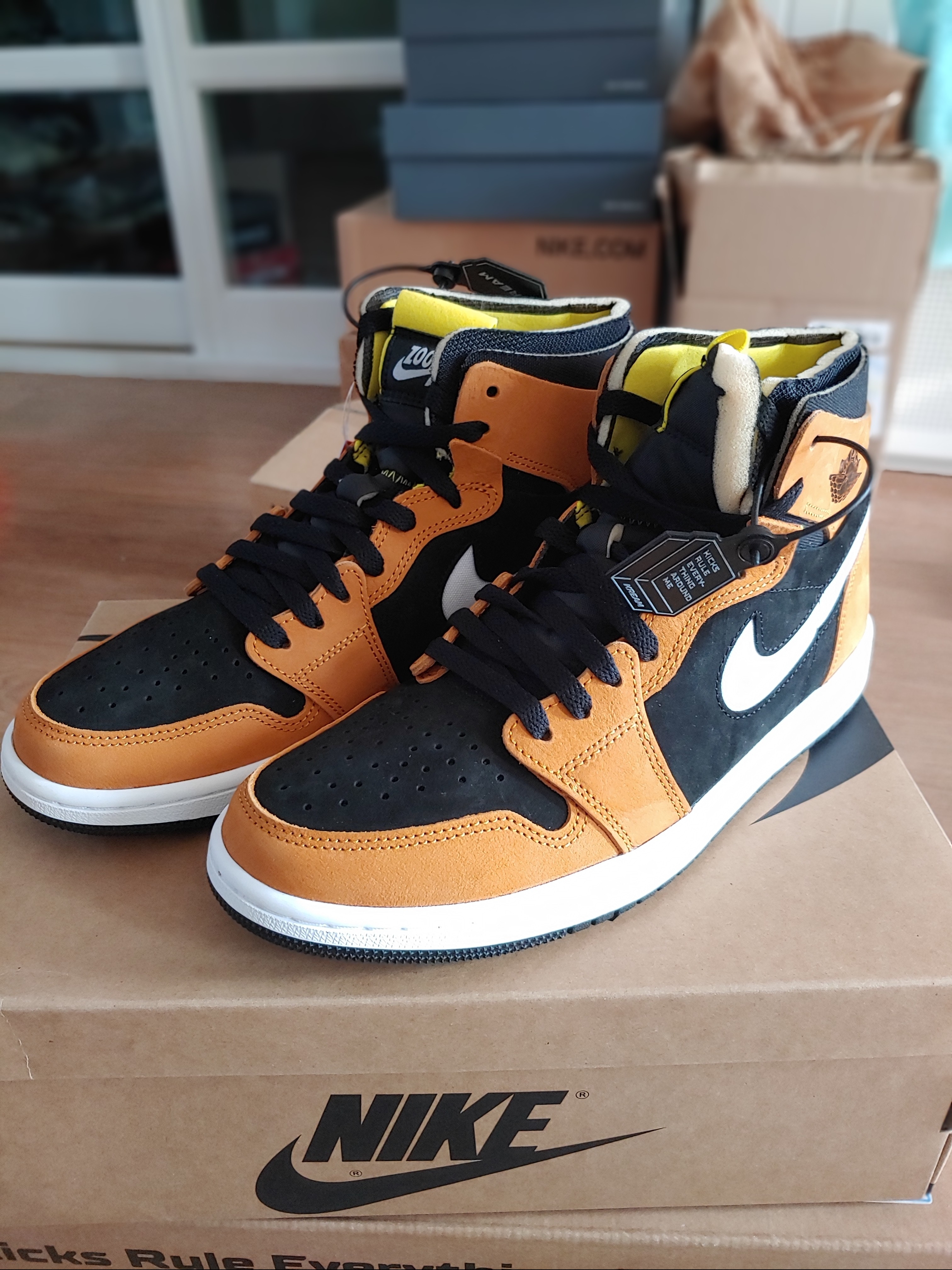 Jordan 1 Zoom Air CMFT Monarch Orange 착용 스타일 - 1
