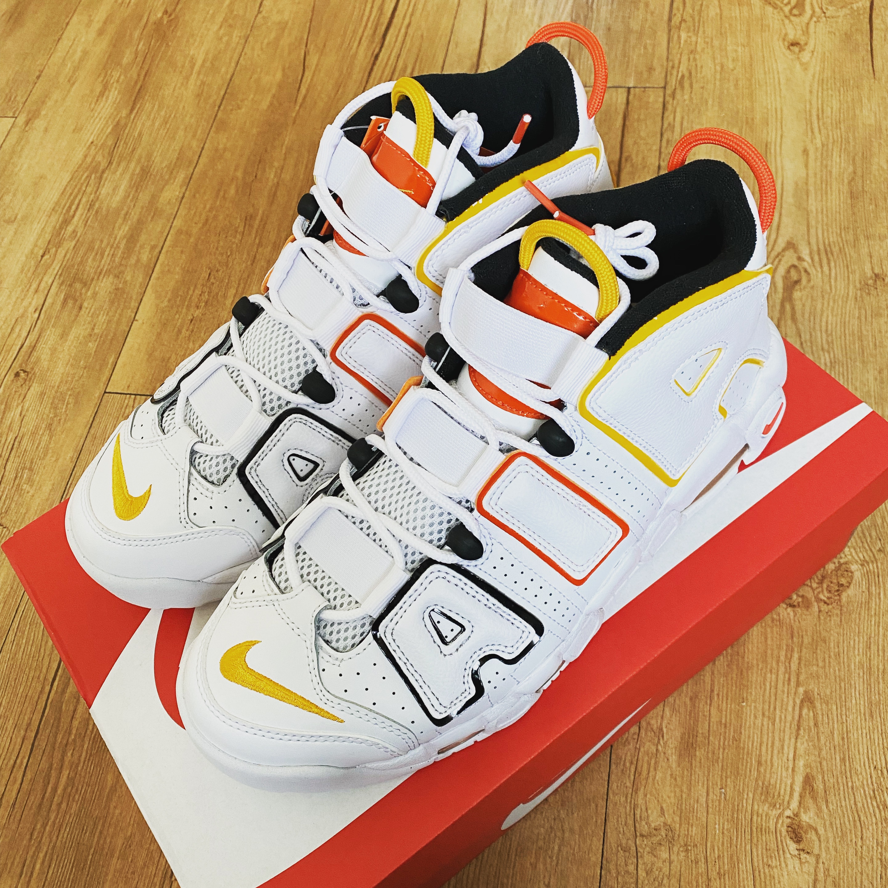 Nike Air More Uptempo Rayguns 착용 스타일