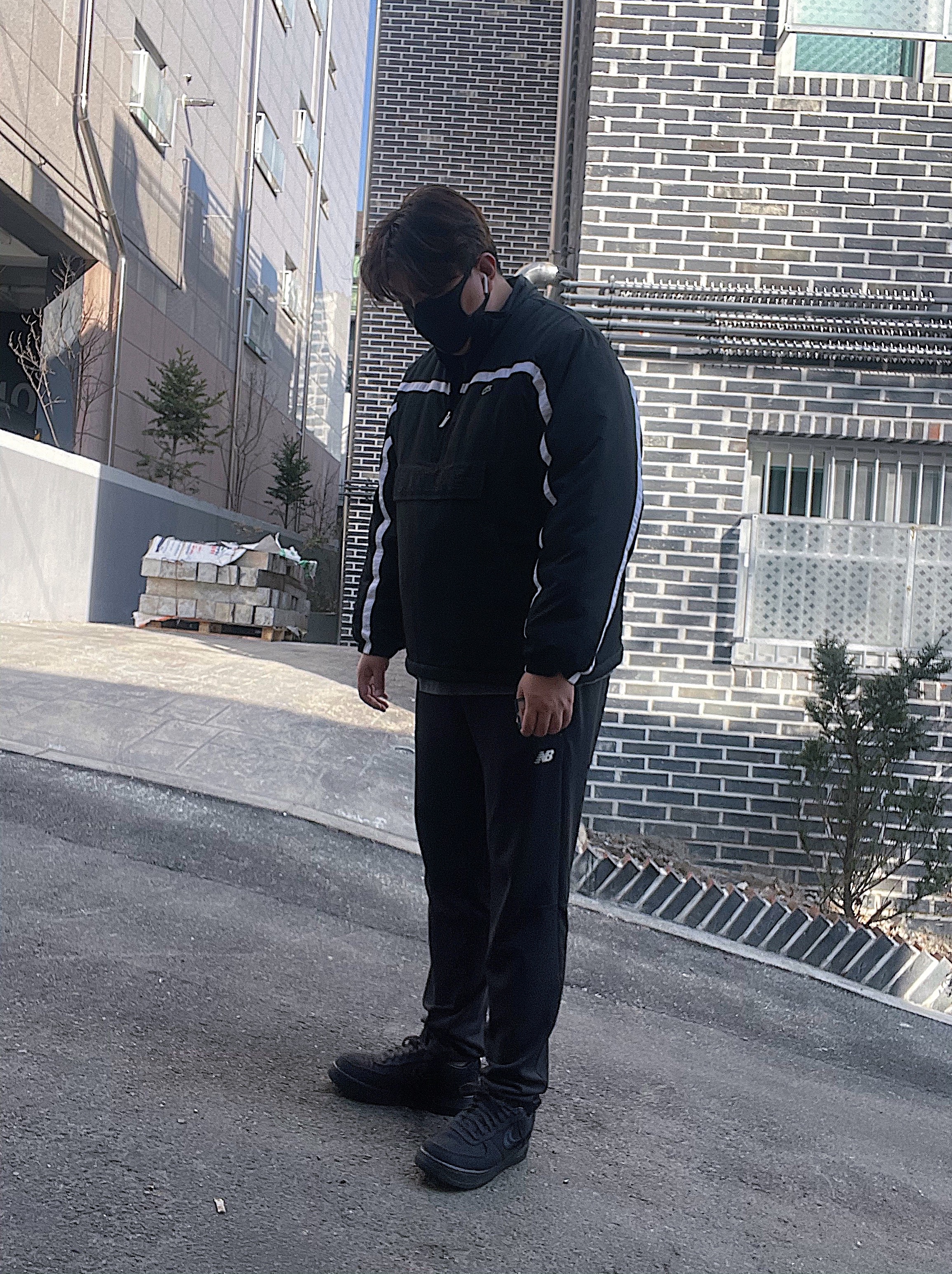 Nike x Stussy Air Force 1 Low Triple Black 착용 스타일 - 1