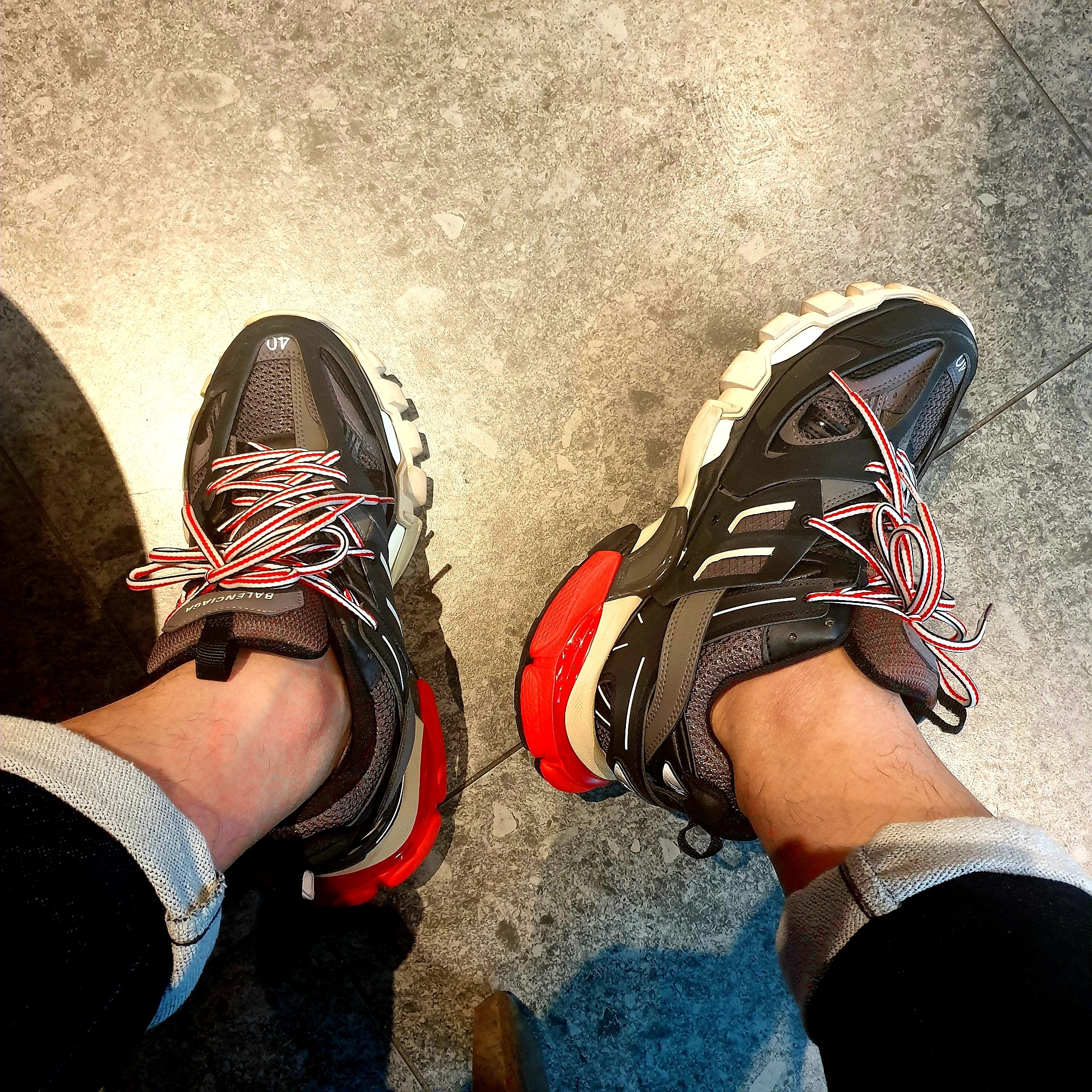 Balenciaga Track Sneakers Black Red 2019 착용 스타일
