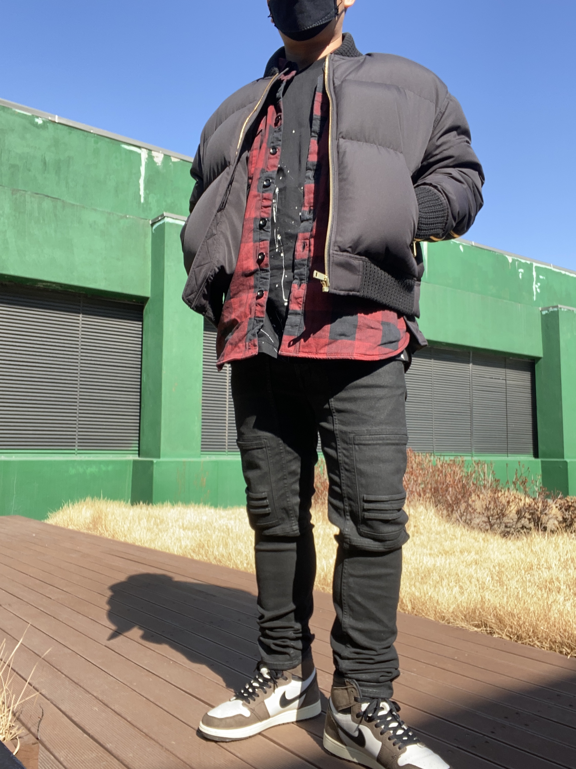 Nike x Off-White Air Force 1 Low Black White, Jordan 1 x Travis Scott Retro High OG SP Mocha 착용 스타일 - 2