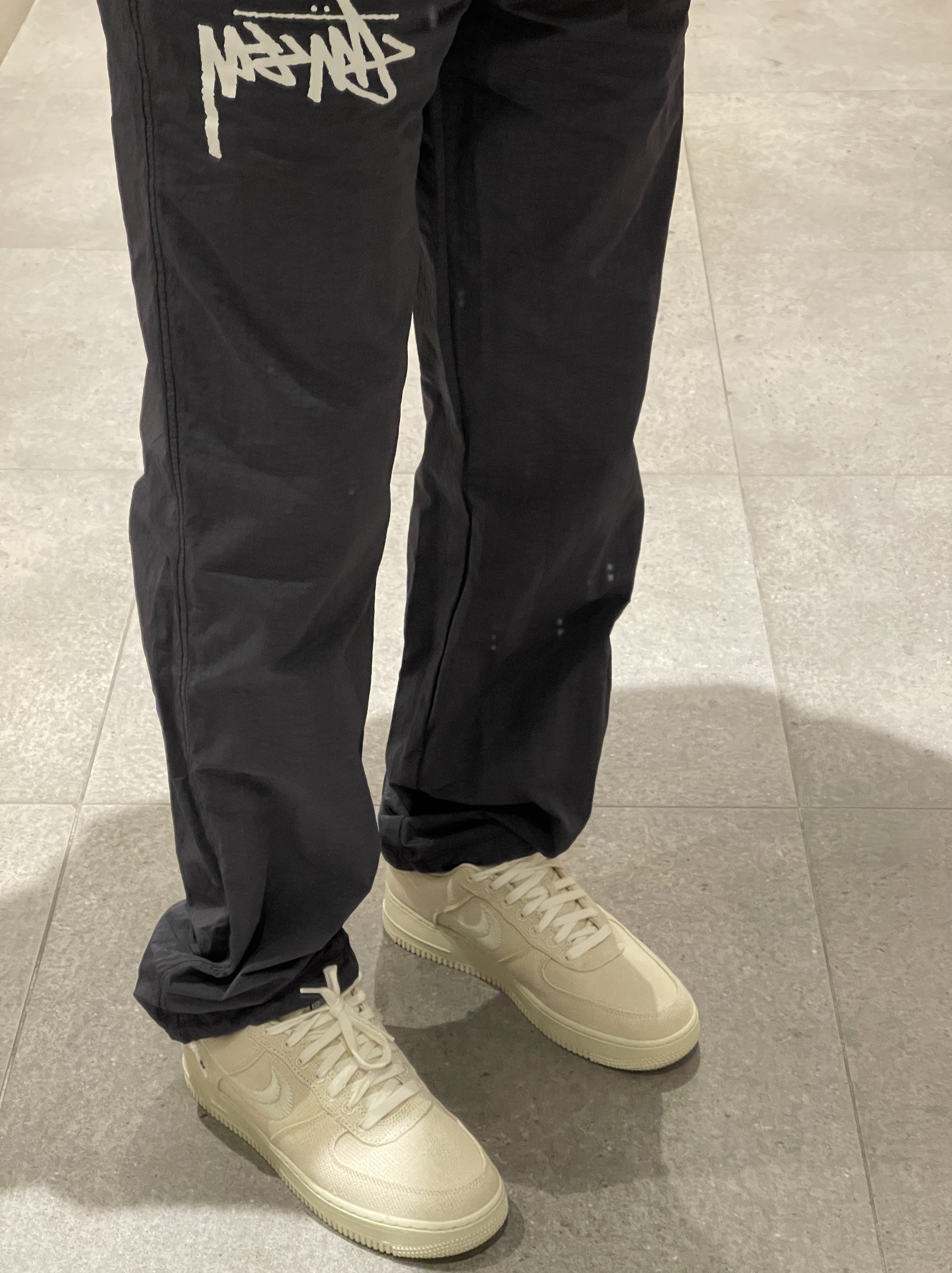 Nike x Stussy Air Force 1 Low Fossil 착용 스타일 - 2