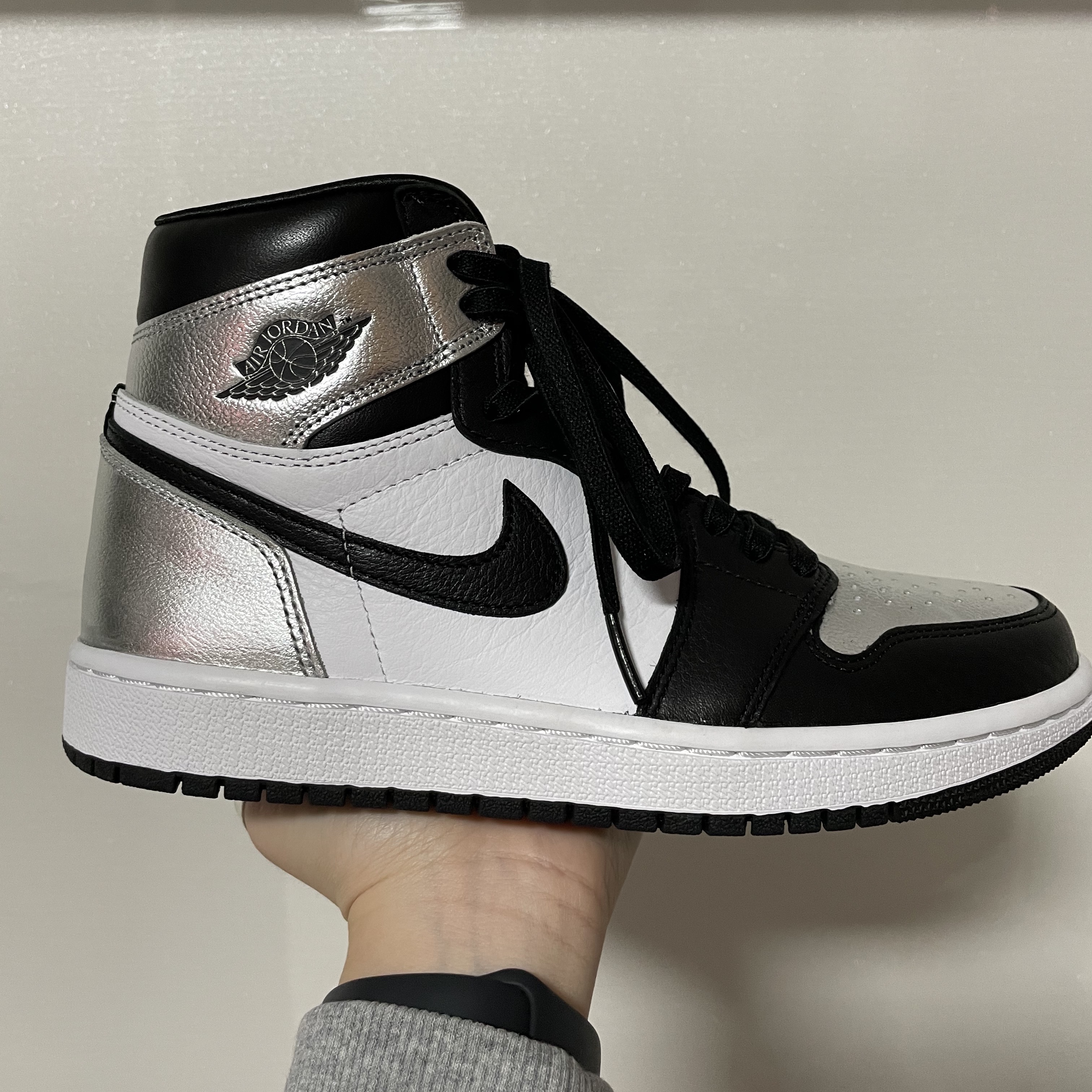 (W) Jordan 1 Retro High OG Silver Toe 착용 스타일 - 1