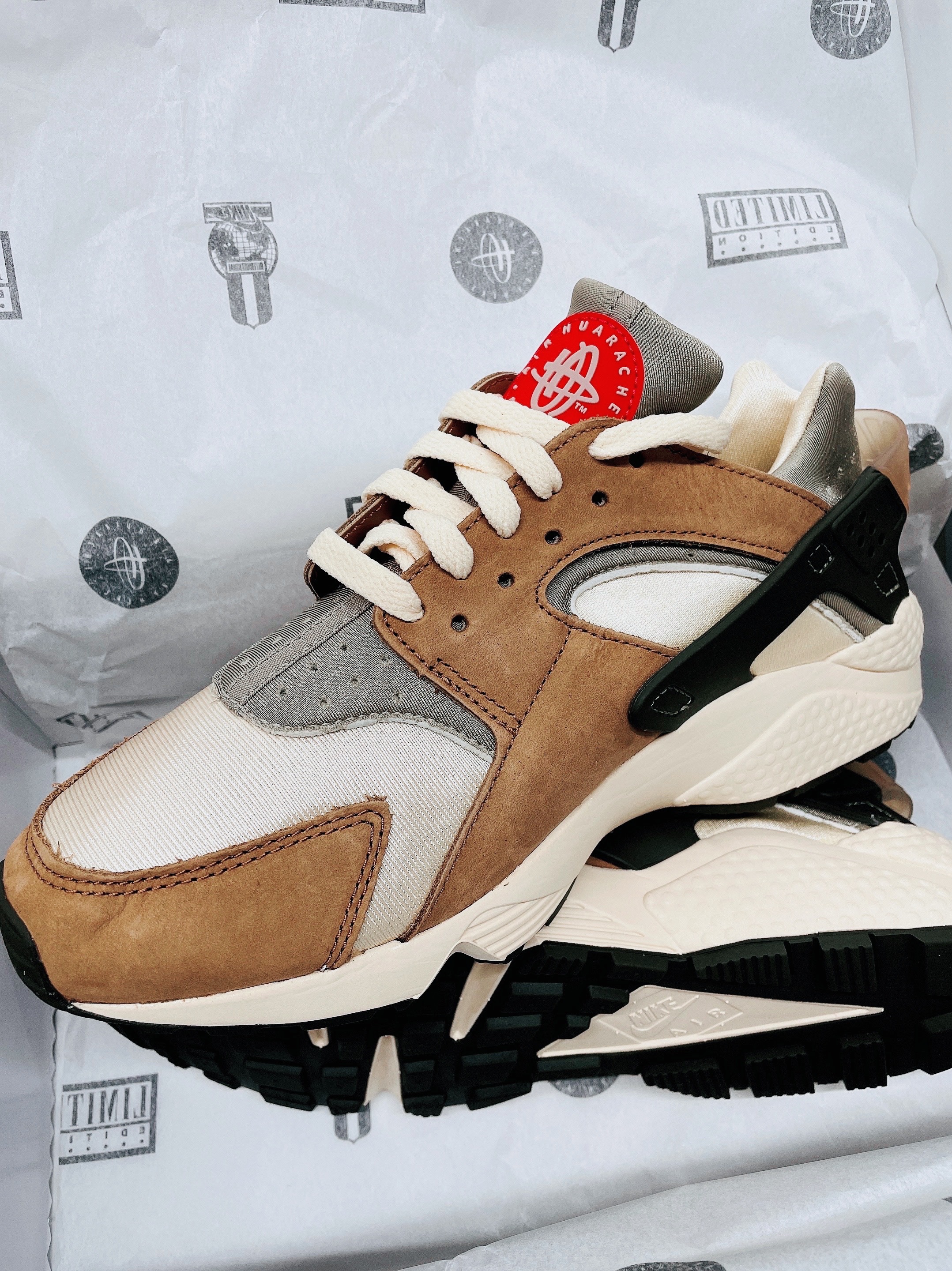 Nike x Stussy Air Huarache LE Desert Oak 착용 스타일