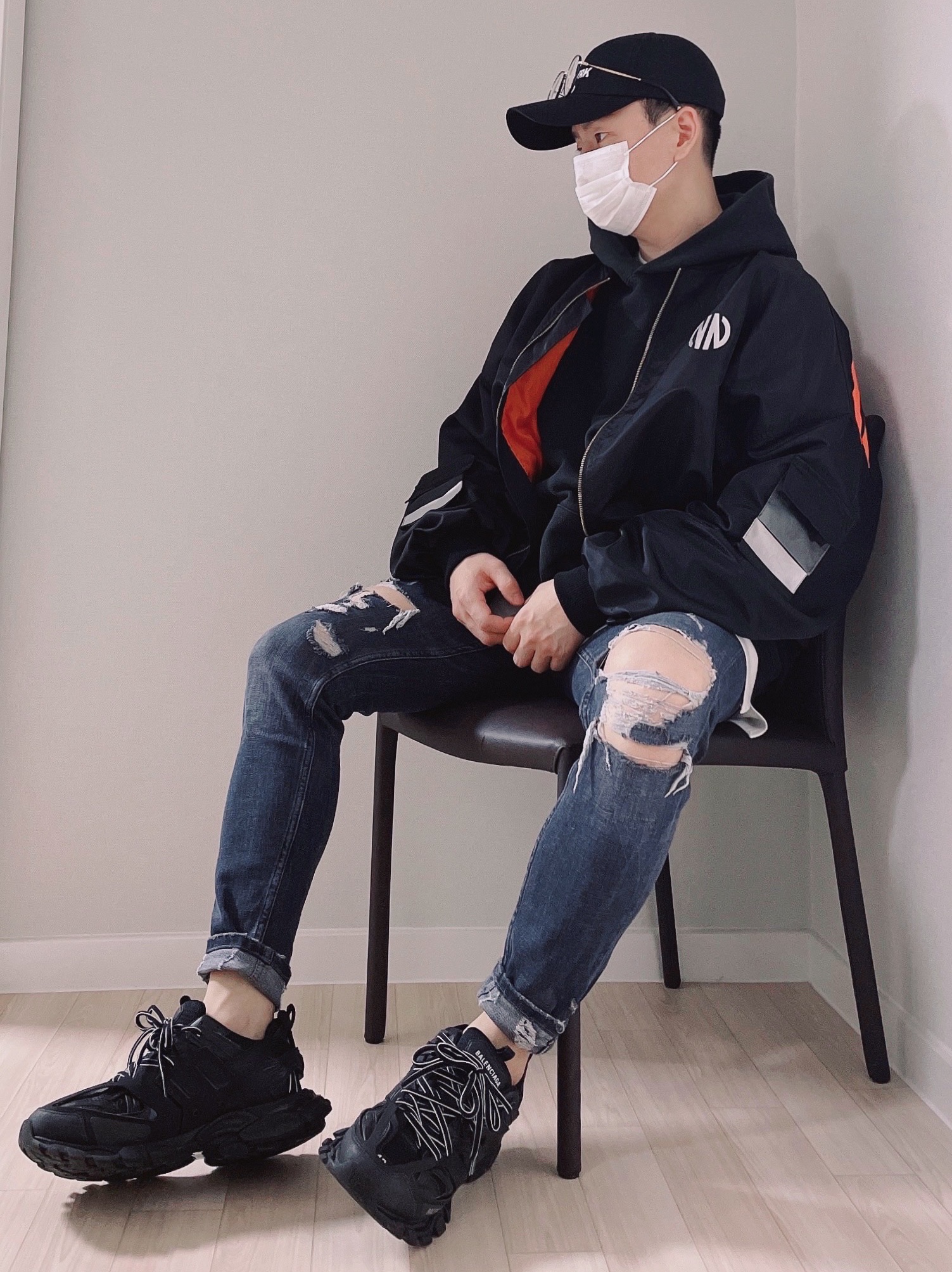 Balenciaga Track Sneakers Triple Black 착용 스타일