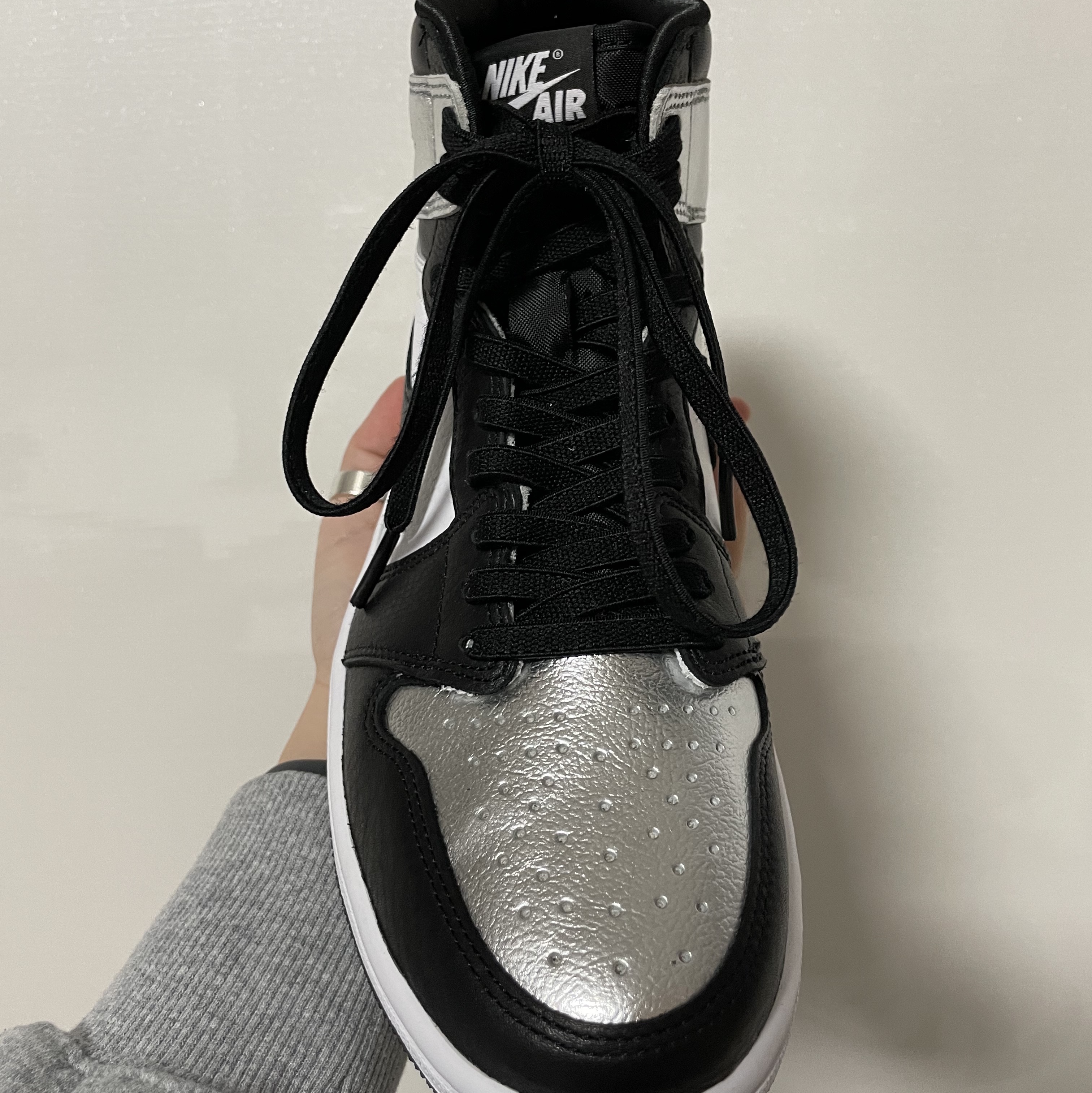 (W) Jordan 1 Retro High OG Silver Toe 착용 스타일 - 2
