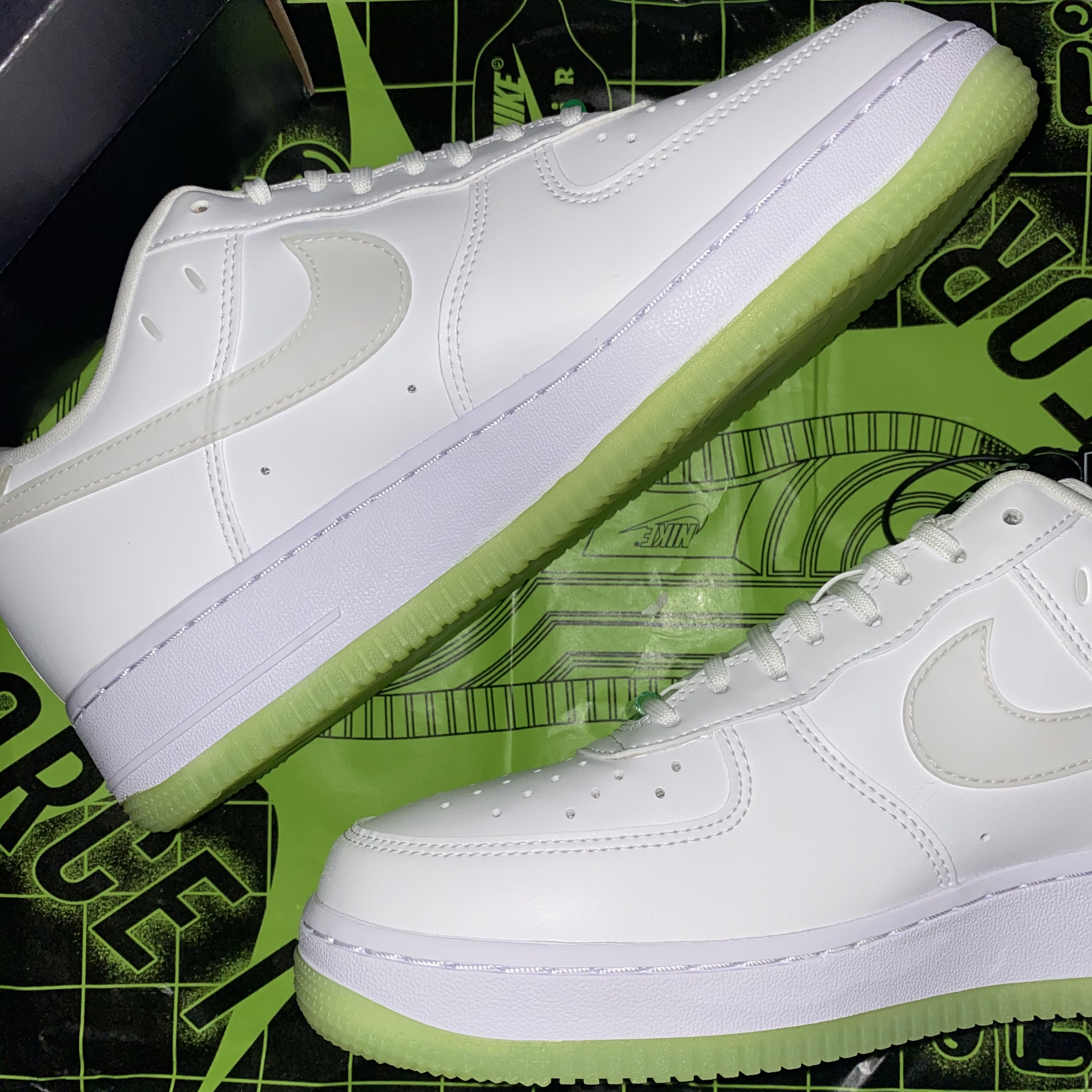 (W) Nike Air Force 1 '07 LX Have a Nike Day White Glow 착용 스타일 - 2