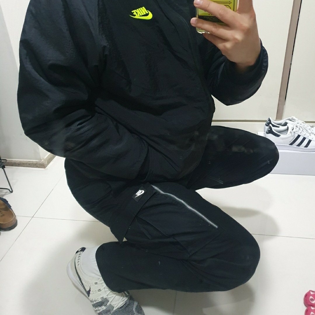 Adidas Yeezy Boost 700 Wave Runner Solid Grey 2017/2019, Nike Big Swoosh Full Zip Jacket Black Volt 착용 스타일 - 2
