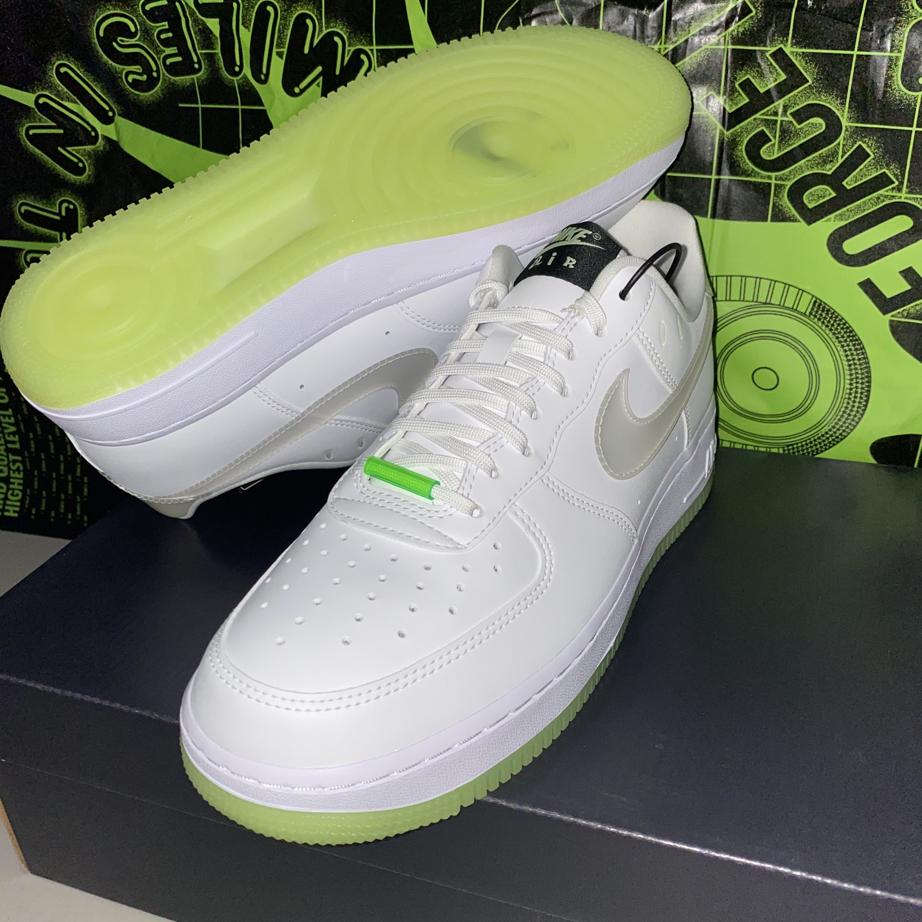(W) Nike Air Force 1 '07 LX Have a Nike Day White Glow 착용 스타일 - 1