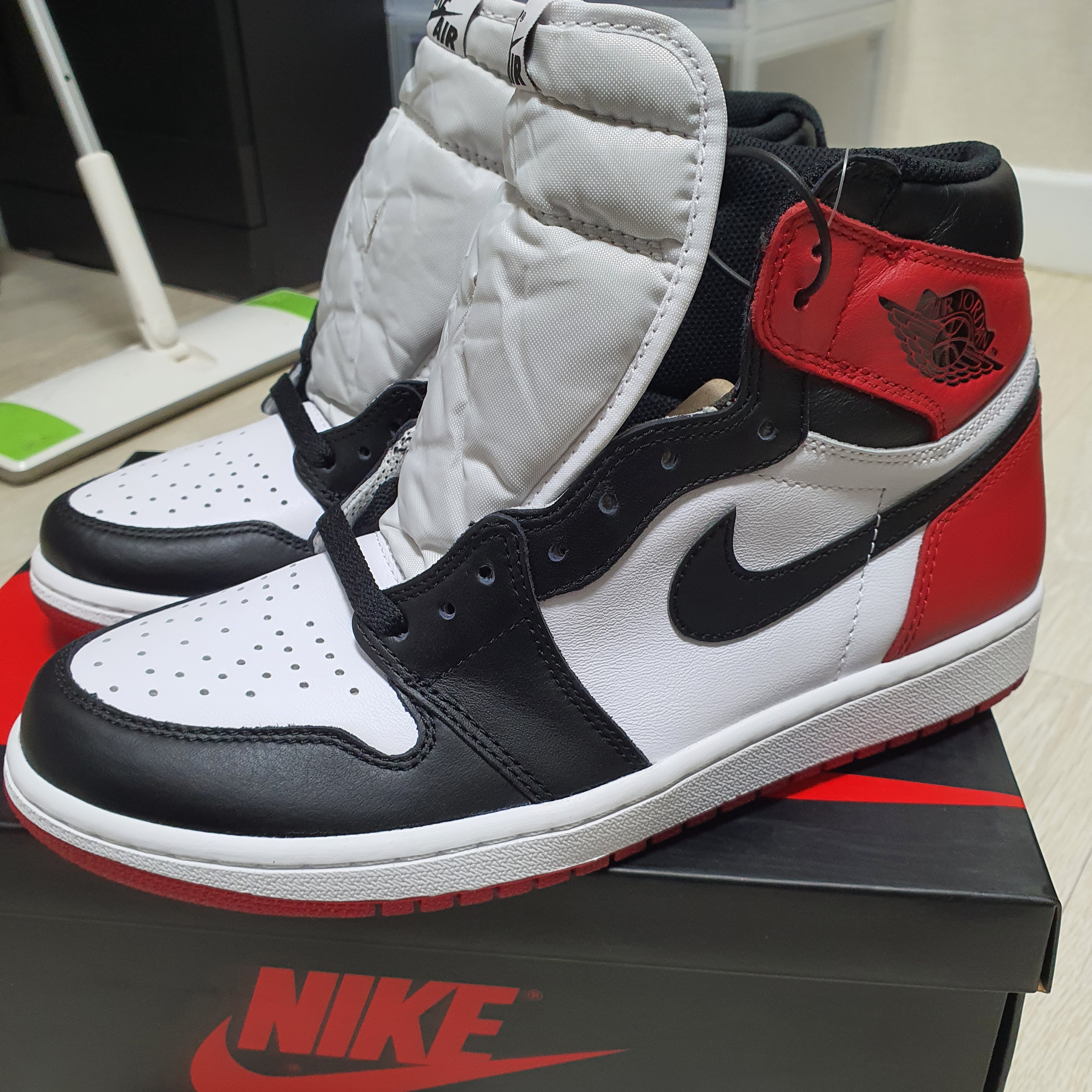 Jordan 1 Retro High OG Black Toe 2016 착용 스타일 - 1