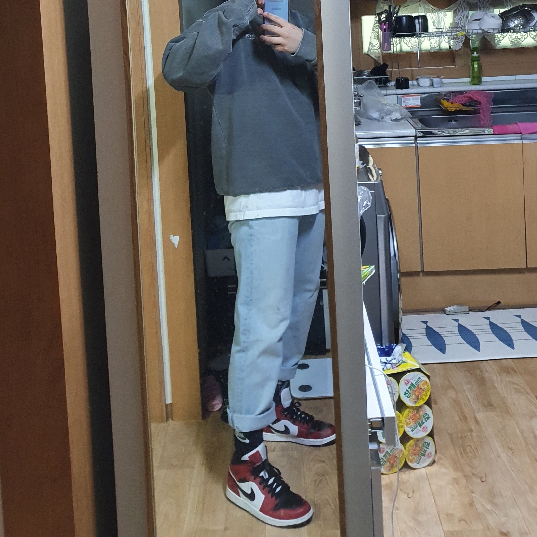 Jordan 1 Mid Chicago Black Toe 착용 스타일