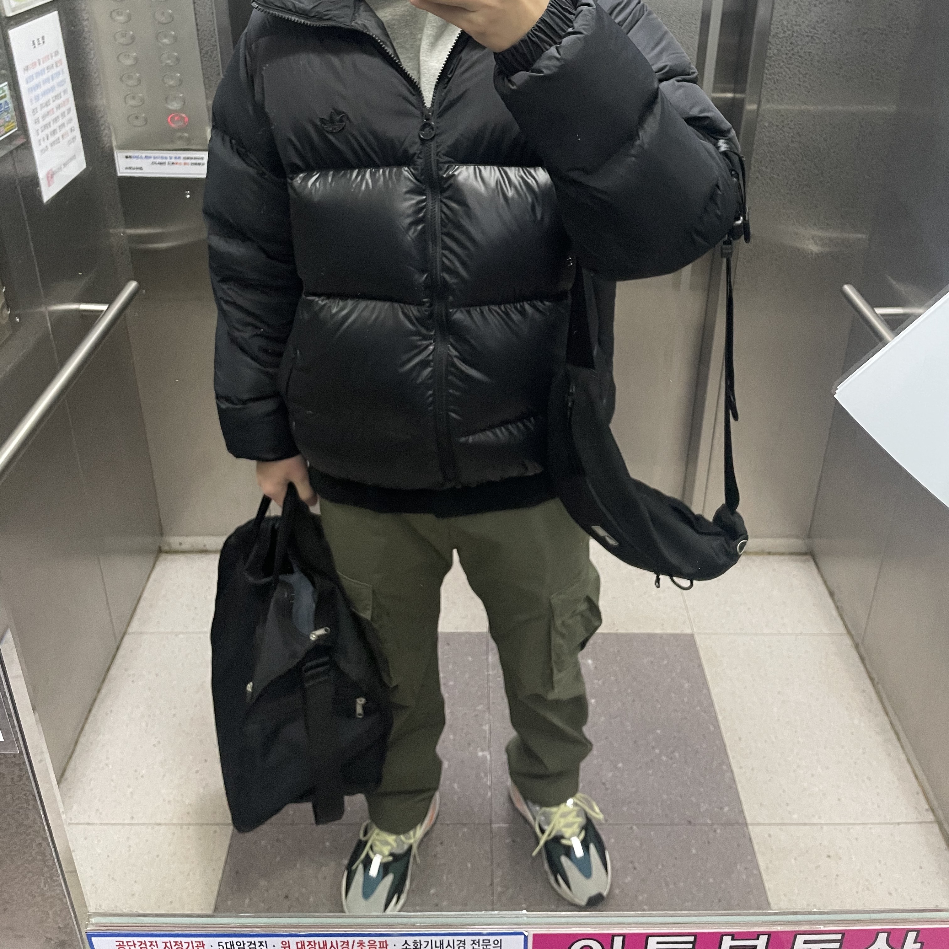 Adidas Yeezy Boost 700 Wave Runner Solid Grey 2017/2019, IAB Studio Hoodie Gray - 21SS 착용 스타일