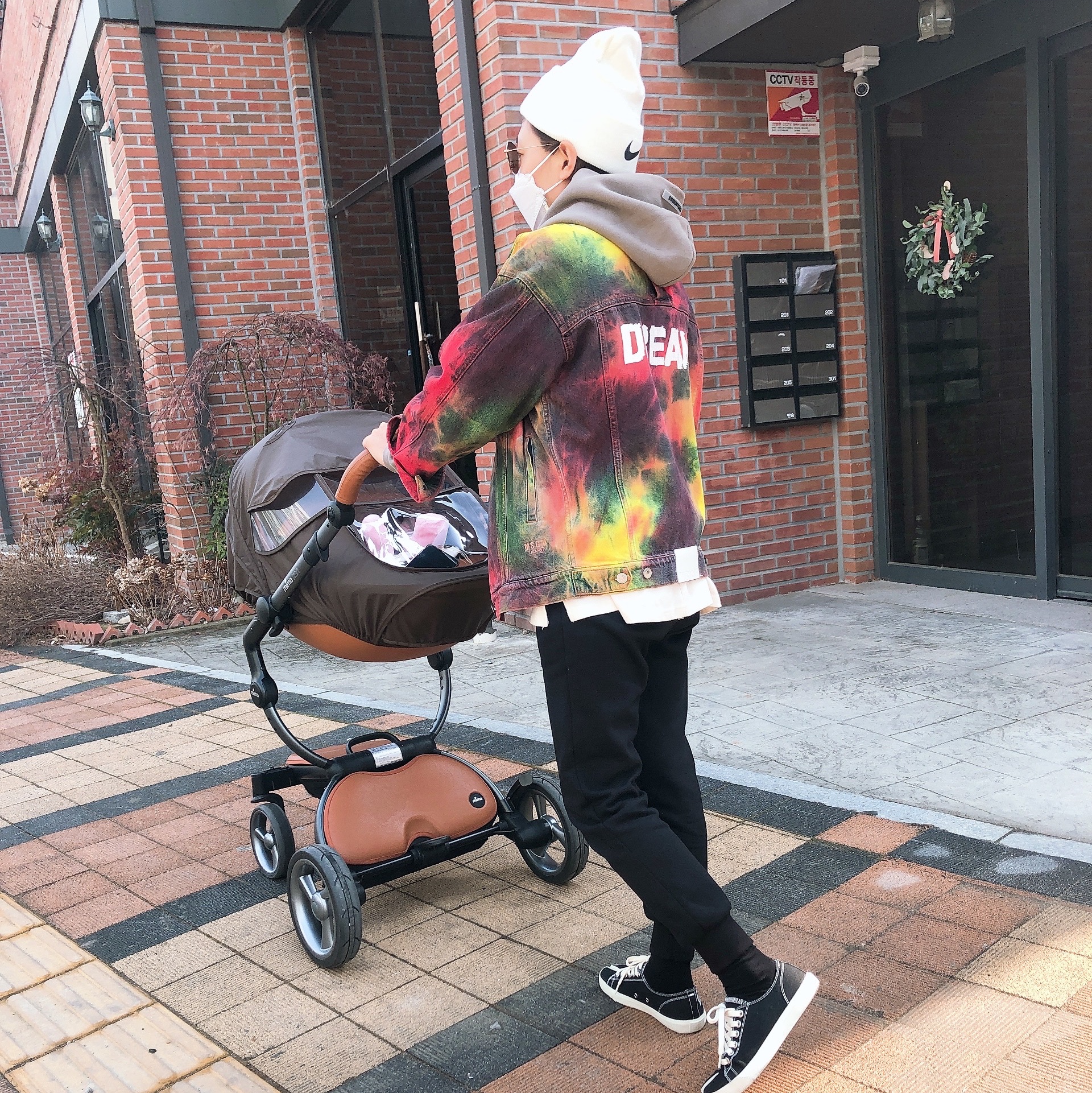 Essentials 3D Silicon Applique Pullover Hoodie Taupe - 20FW, Nike x Stussy Cuff Beanie White 착용 스타일 - 1