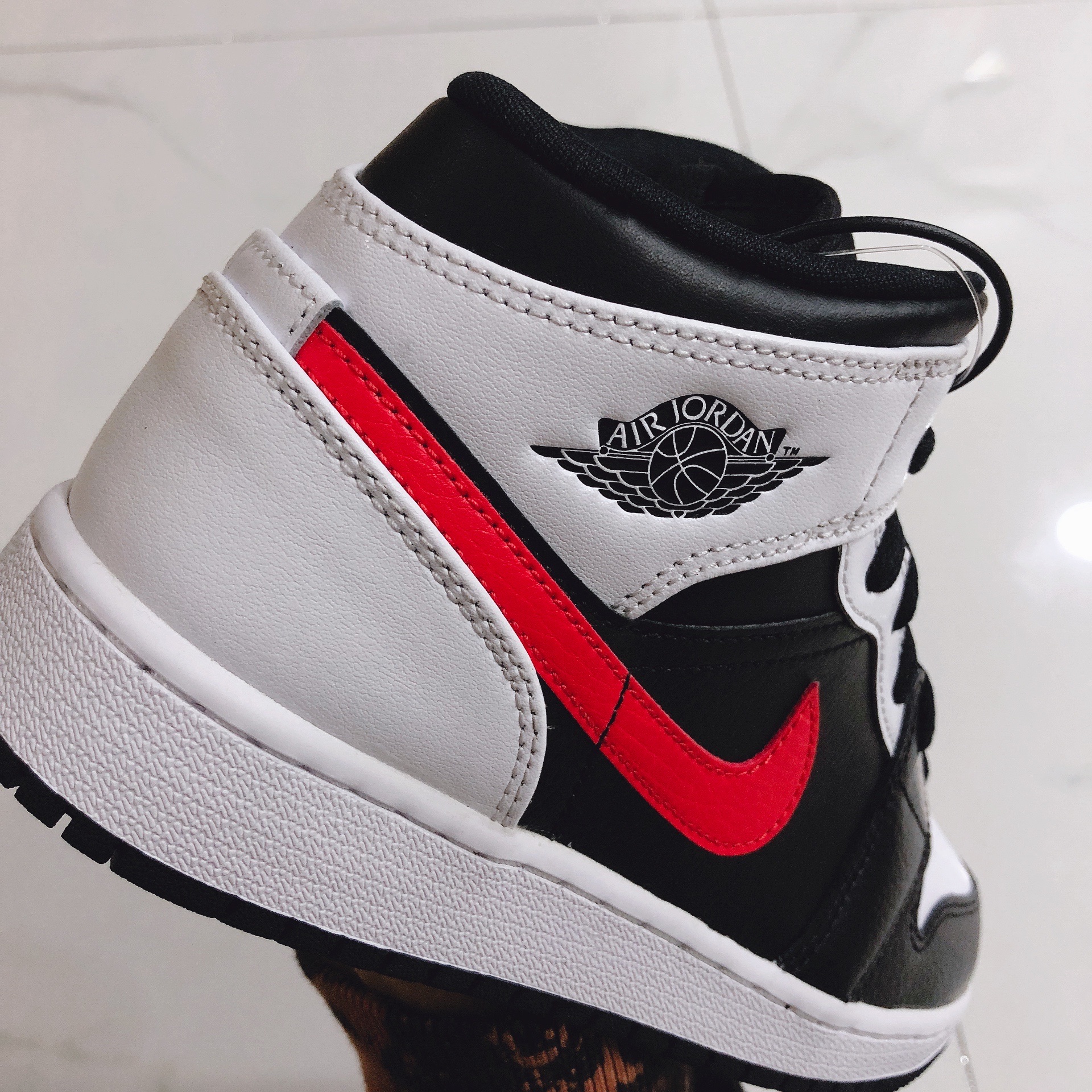 (GS) Jordan 1 Mid Black Chile Red 착용 스타일 - 4